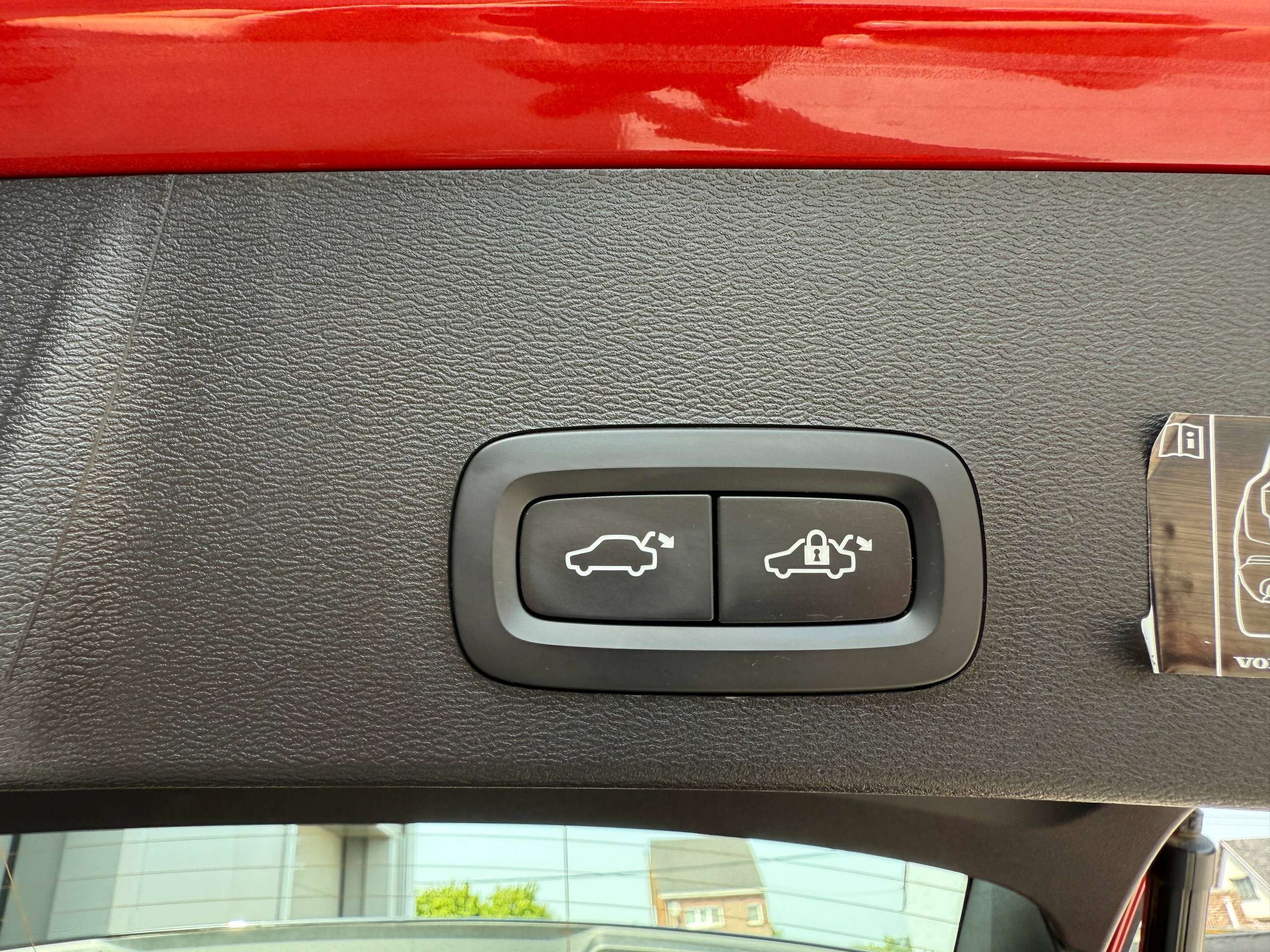 26fdc614-43e4-495b-b5fe-ee216efbca9c16-volvo-xc40-1-5-t4-r-design-hybride-360-camera-lane-assist-carplay-dab-leder.jpg