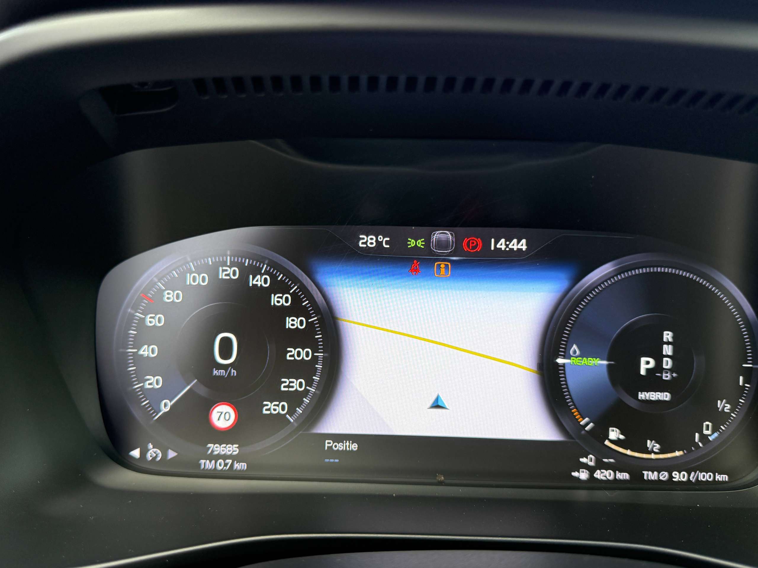 26fdc614-43e4-495b-b5fe-ee216efbca9c19-volvo-xc40-1-5-t4-r-design-hybride-360-camera-lane-assist-carplay-dab-leder.jpg