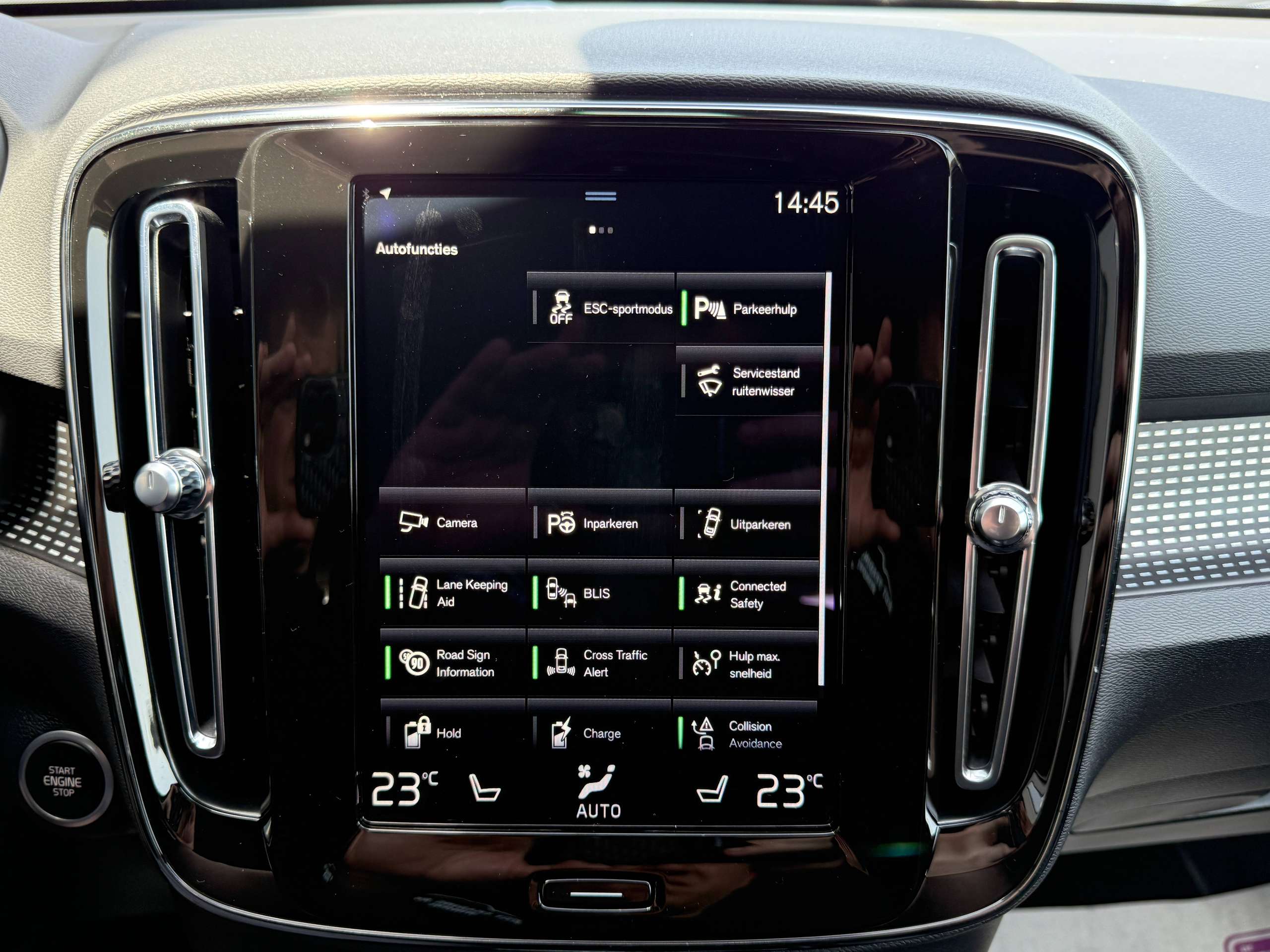26fdc614-43e4-495b-b5fe-ee216efbca9c25-volvo-xc40-1-5-t4-r-design-hybride-360-camera-lane-assist-carplay-dab-leder.jpg