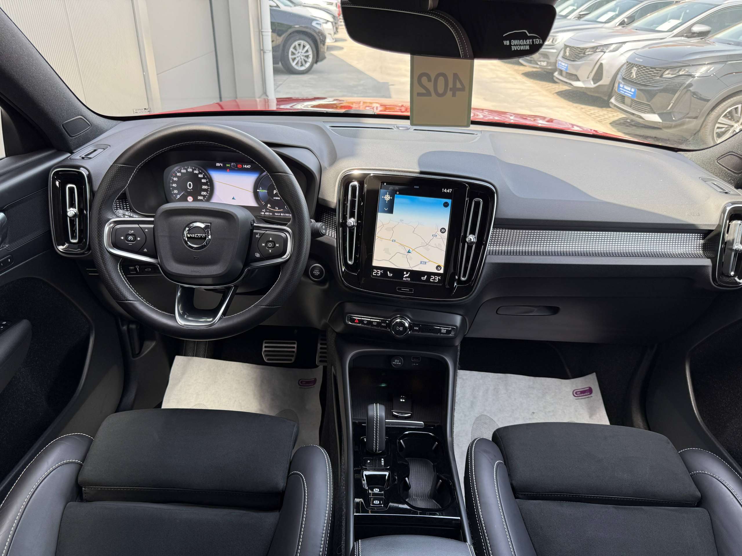 26fdc614-43e4-495b-b5fe-ee216efbca9c34-volvo-xc40-1-5-t4-r-design-hybride-360-camera-lane-assist-carplay-dab-leder.jpg