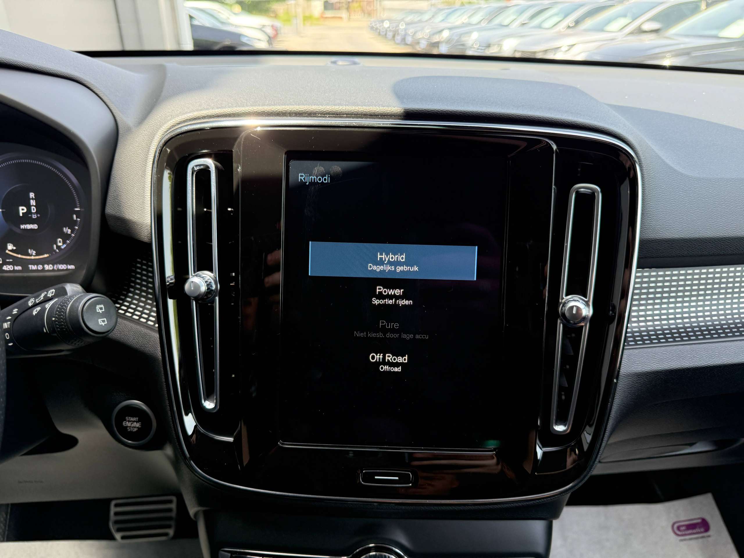 26fdc614-43e4-495b-b5fe-ee216efbca9c35-volvo-xc40-1-5-t4-r-design-hybride-360-camera-lane-assist-carplay-dab-leder.jpg