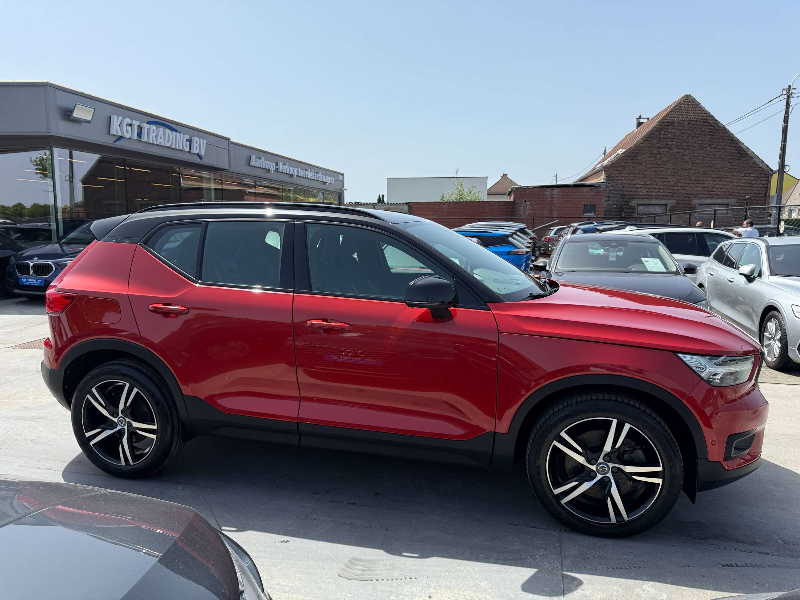26fdc614-43e4-495b-b5fe-ee216efbca9c4-volvo-xc40-1-5-t4-r-design-hybride-360-camera-lane-assist-carplay-dab-leder.jpg