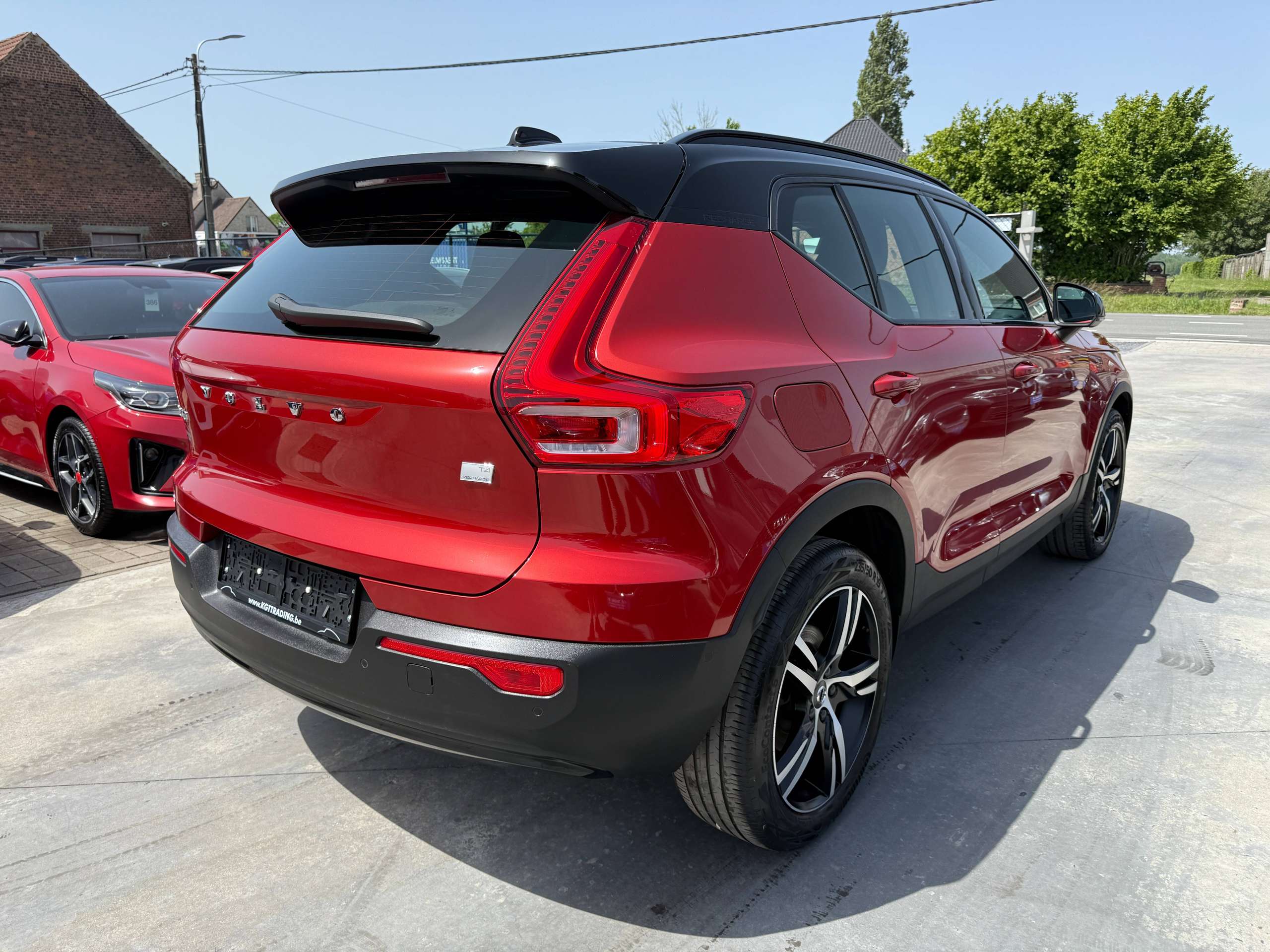 26fdc614-43e4-495b-b5fe-ee216efbca9c5-volvo-xc40-1-5-t4-r-design-hybride-360-camera-lane-assist-carplay-dab-leder.jpg