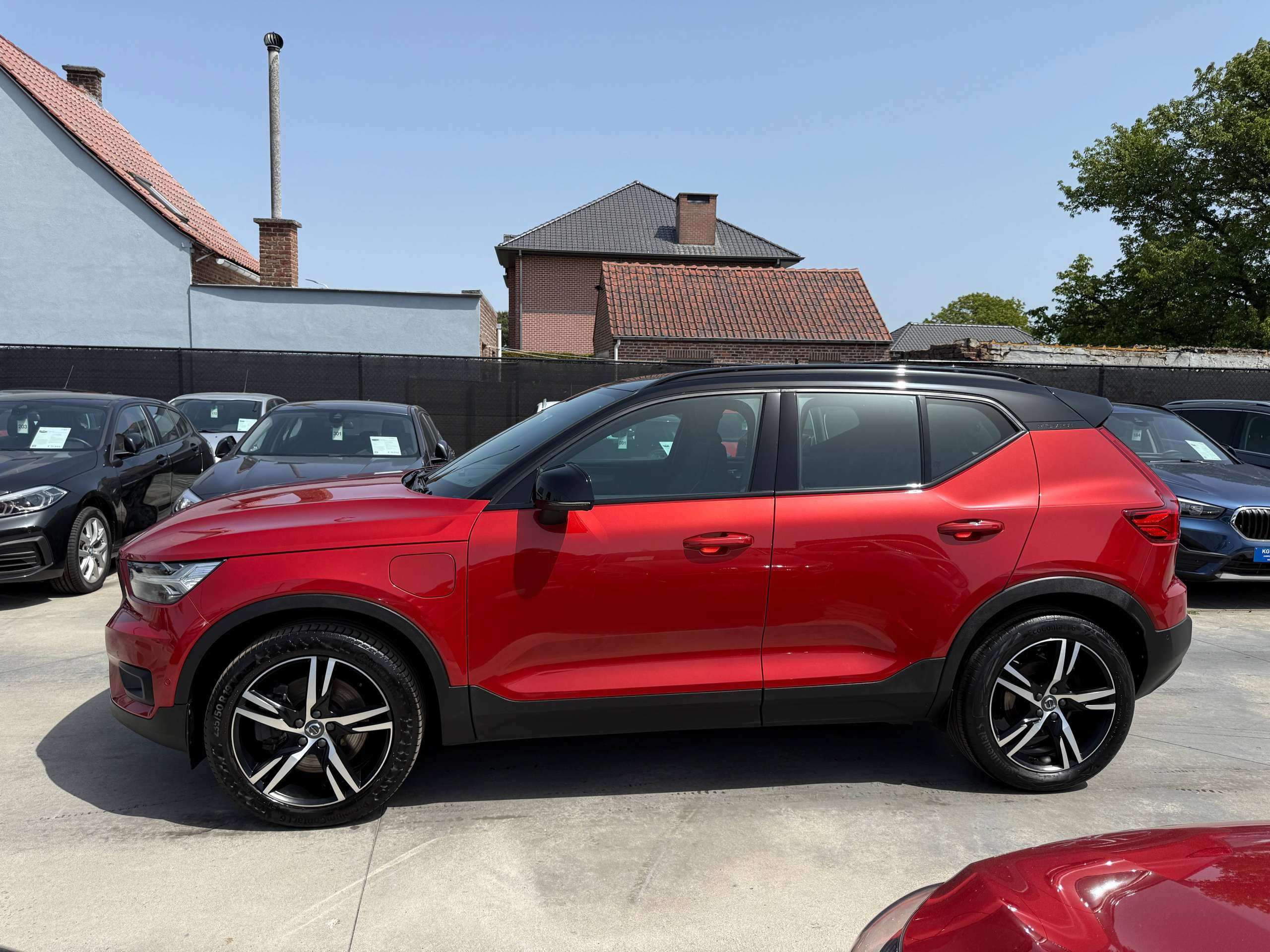 26fdc614-43e4-495b-b5fe-ee216efbca9c8-volvo-xc40-1-5-t4-r-design-hybride-360-camera-lane-assist-carplay-dab-leder.jpg