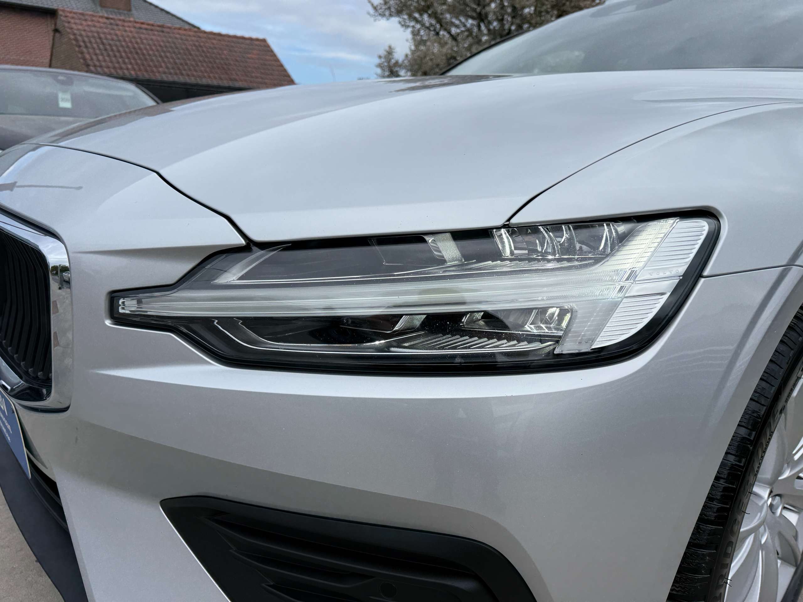 28841156-7ce6-42fa-81c2-271e04c2e6c210-volvo-v60-2-0-b3-automaat-navigatie-harman-kardon-camera-carplay-led.jpg