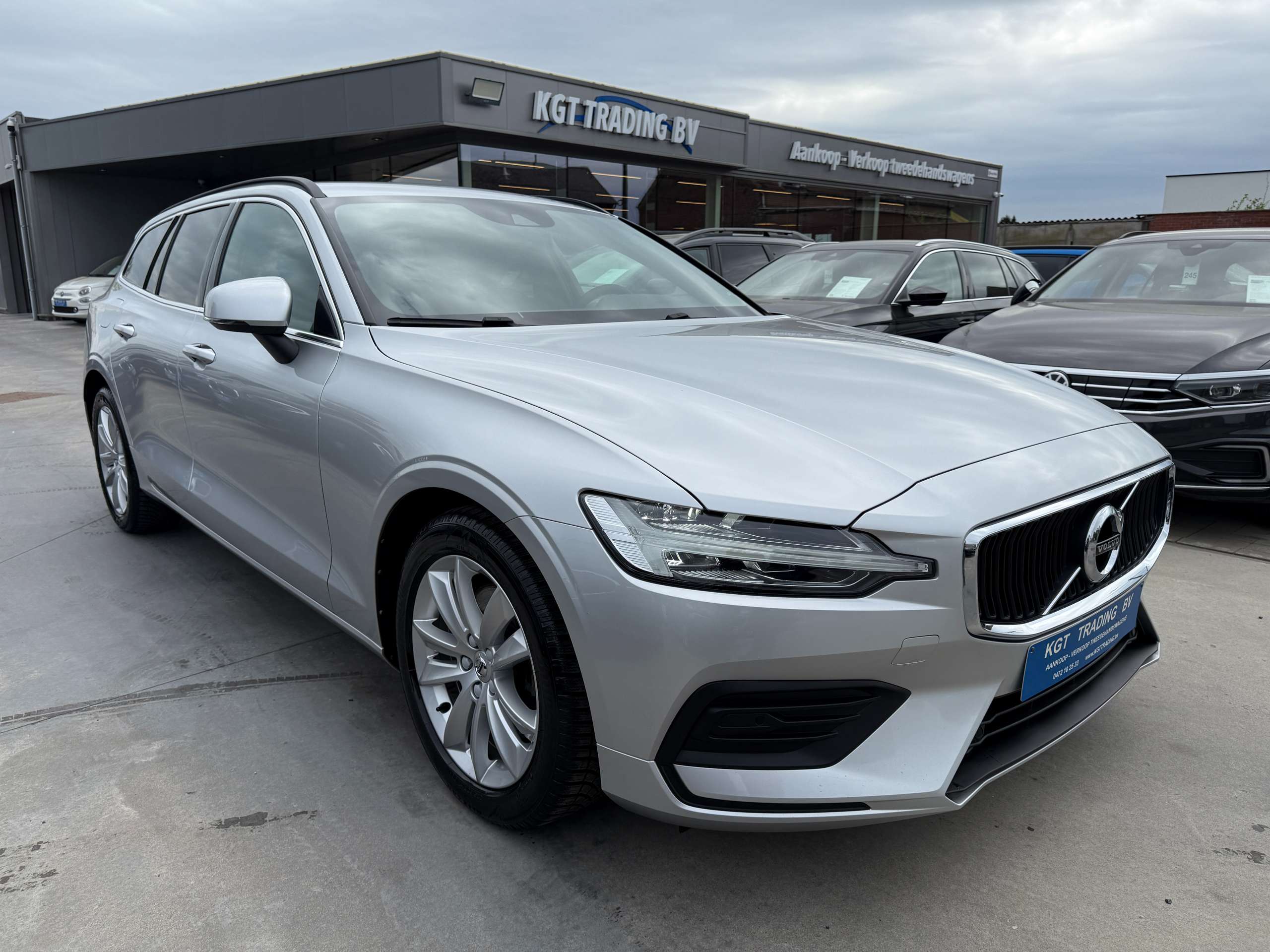 28841156-7ce6-42fa-81c2-271e04c2e6c23-volvo-v60-2-0-b3-automaat-navigatie-harman-kardon-camera-carplay-led.jpg