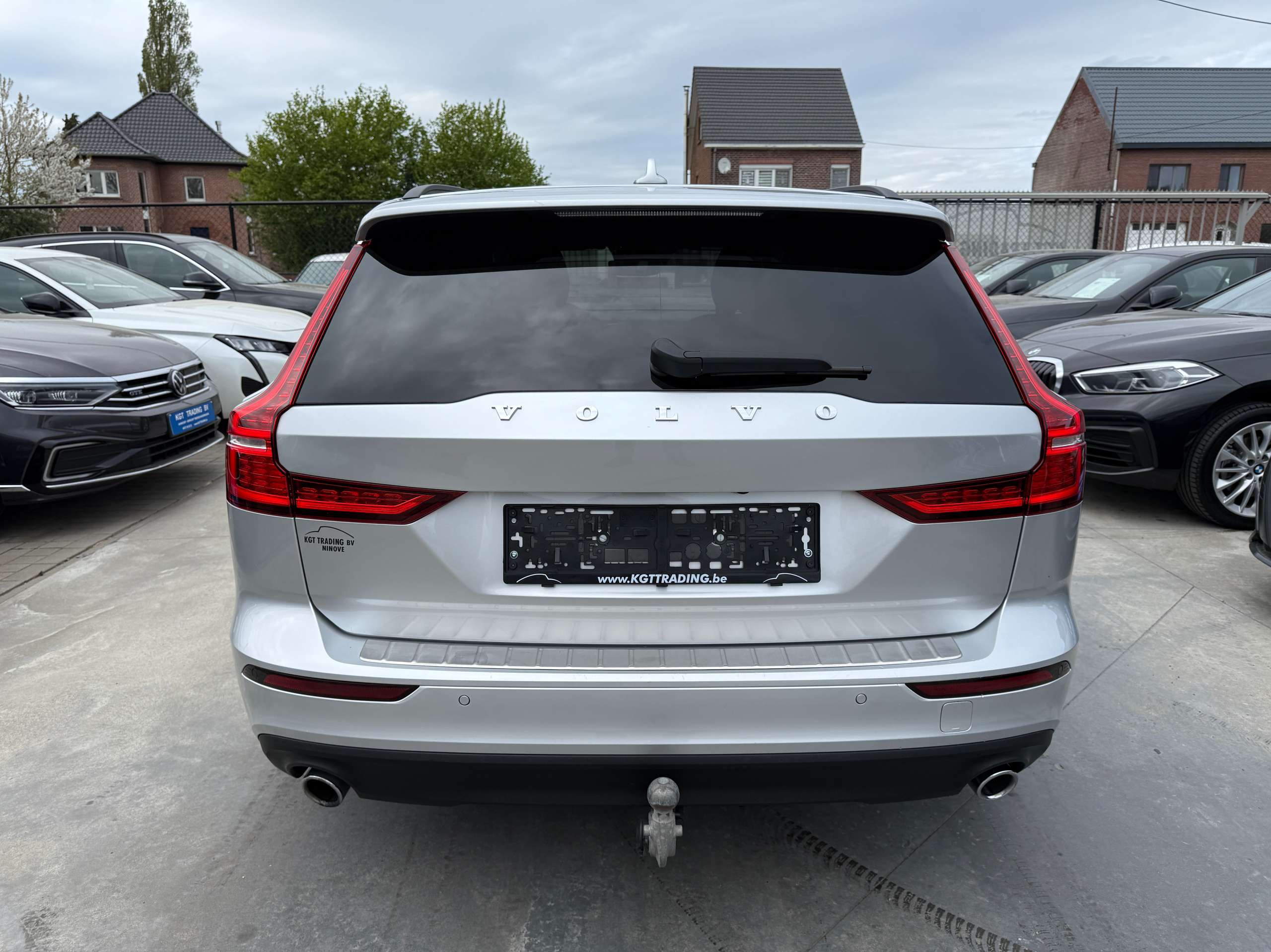 28841156-7ce6-42fa-81c2-271e04c2e6c26-volvo-v60-2-0-b3-automaat-navigatie-harman-kardon-camera-carplay-led.jpg
