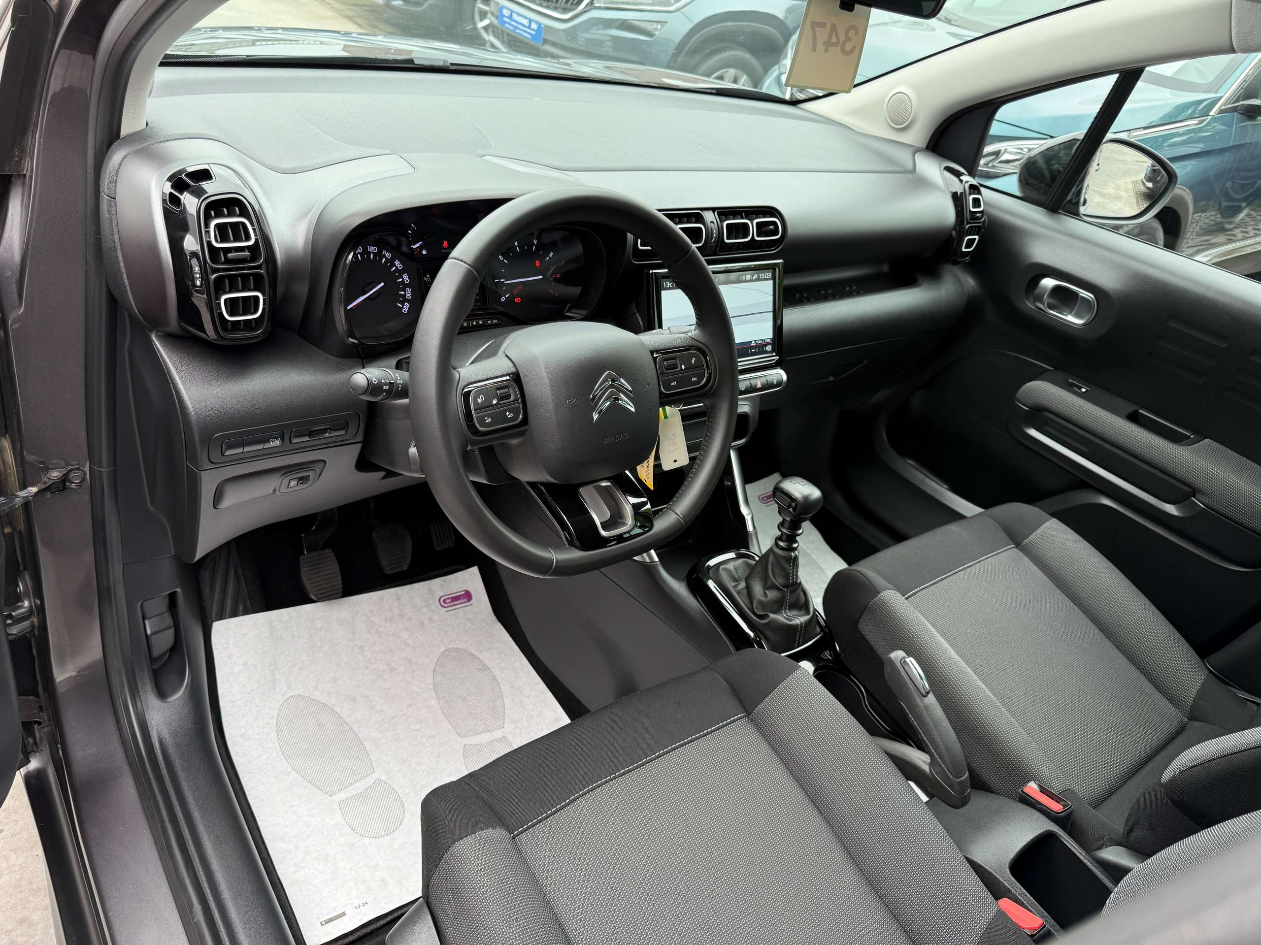 2e0630f2-e737-437f-9181-db7269a7335f12-citroen-c3-aircross-1-2i-110pk-facelift-full-led-navigatie-camera-carplay-pdc.jpg