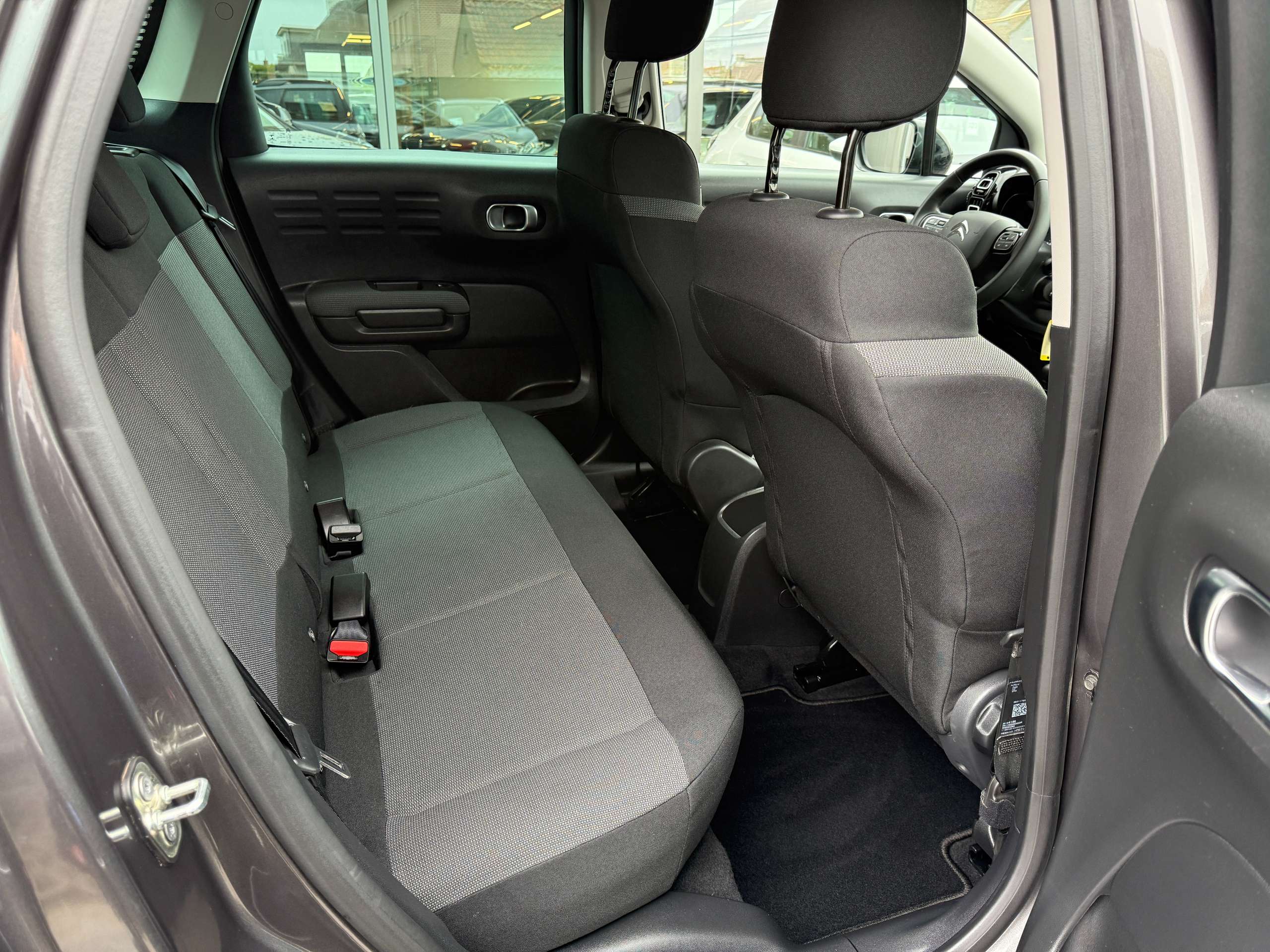 2e0630f2-e737-437f-9181-db7269a7335f29-citroen-c3-aircross-1-2i-110pk-facelift-full-led-navigatie-camera-carplay-pdc.jpg