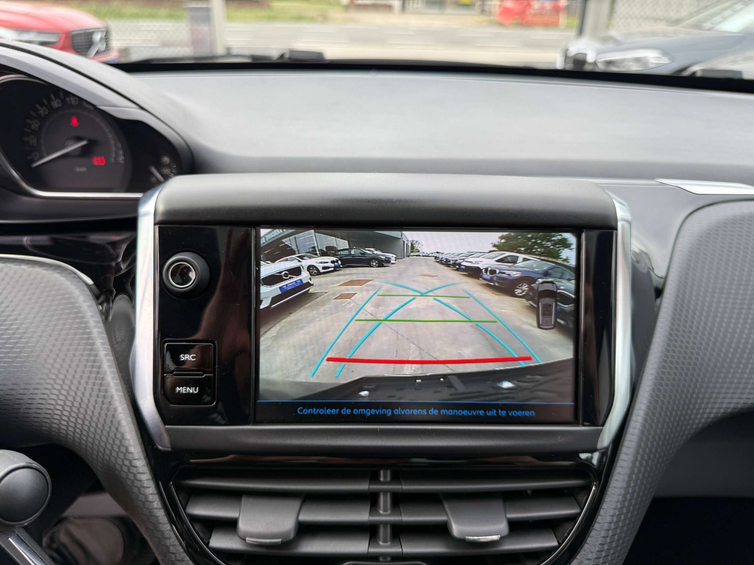 31200a23-f6b1-448b-9bd9-9a02b0b3865e20-peugeot-2008-1-2i-110pk-automaat-navigatie-leder-camera-pano-dak-carplay.jpg