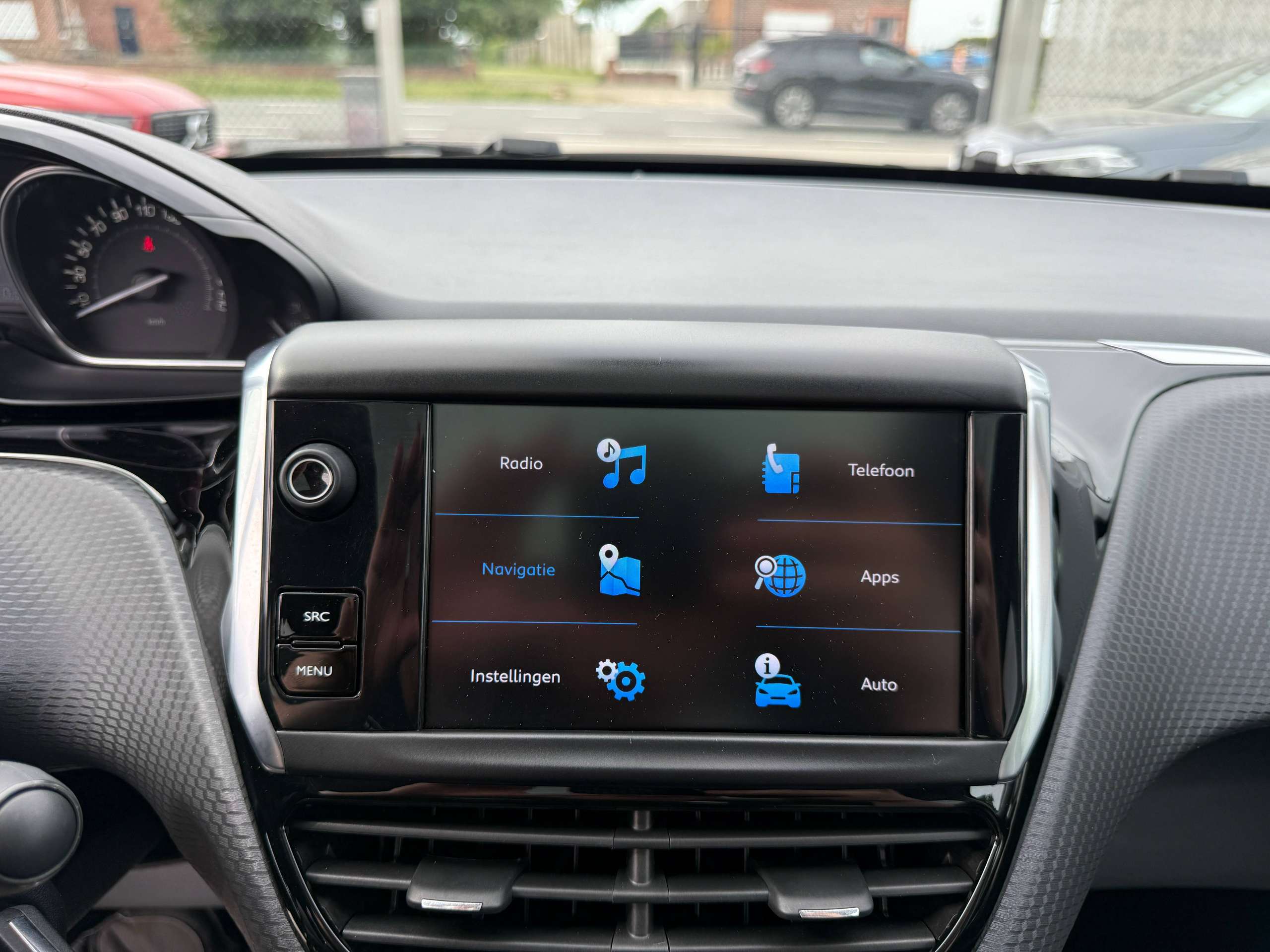 31200a23-f6b1-448b-9bd9-9a02b0b3865e21-peugeot-2008-1-2i-110pk-automaat-navigatie-leder-camera-pano-dak-carplay.jpg
