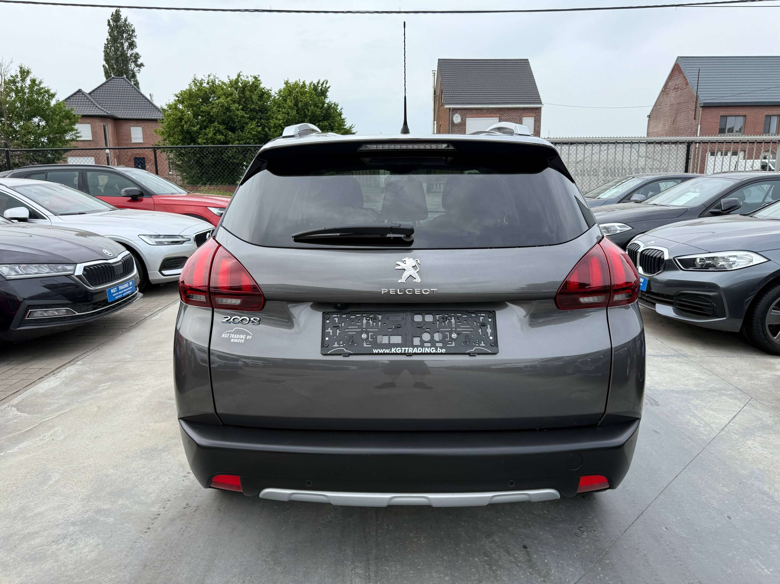 31200a23-f6b1-448b-9bd9-9a02b0b3865e6-peugeot-2008-1-2i-110pk-automaat-navigatie-leder-camera-pano-dak-carplay.jpg