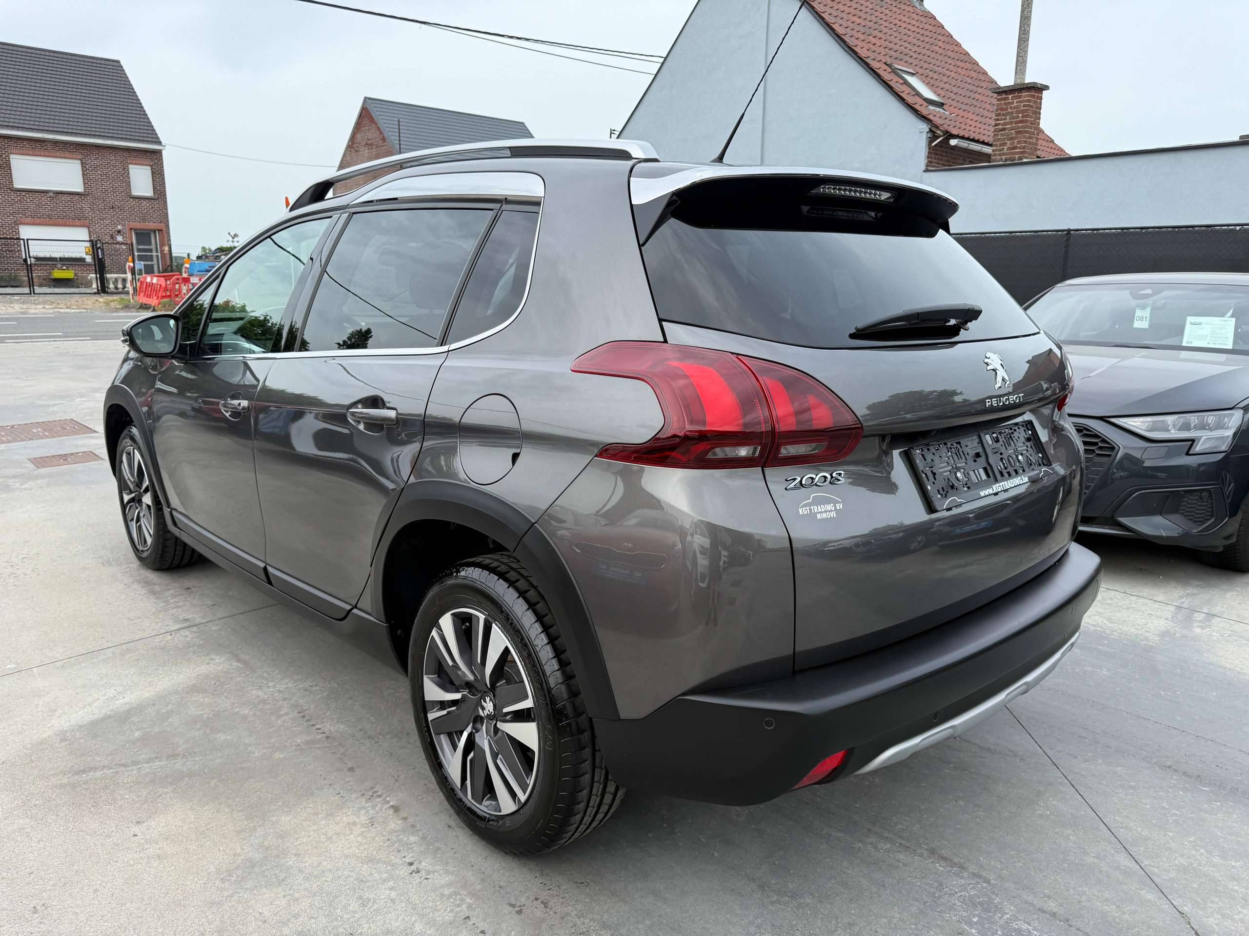31200a23-f6b1-448b-9bd9-9a02b0b3865e7-peugeot-2008-1-2i-110pk-automaat-navigatie-leder-camera-pano-dak-carplay.jpg