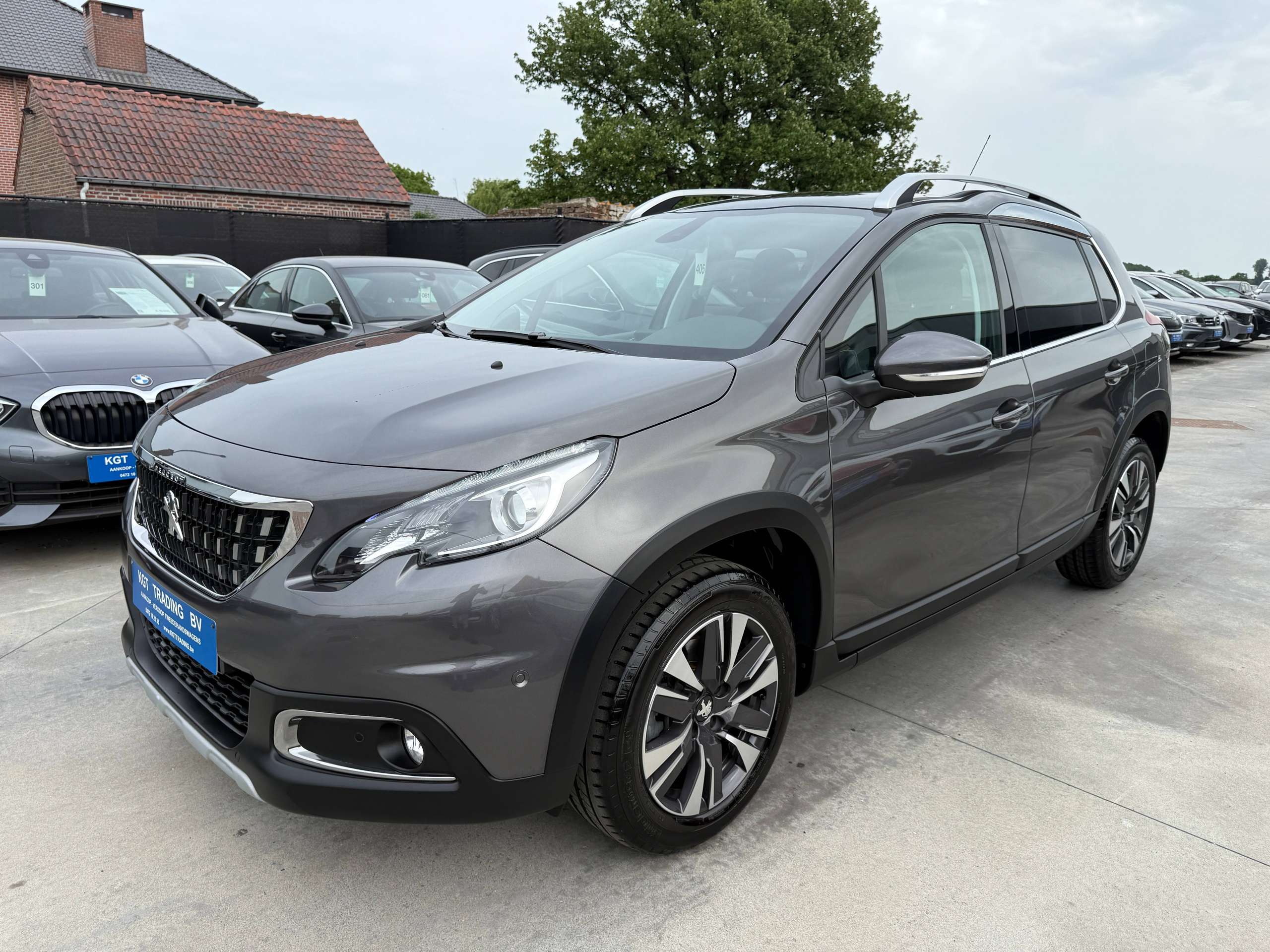 31200a23-f6b1-448b-9bd9-9a02b0b3865e9-peugeot-2008-1-2i-110pk-automaat-navigatie-leder-camera-pano-dak-carplay.jpg
