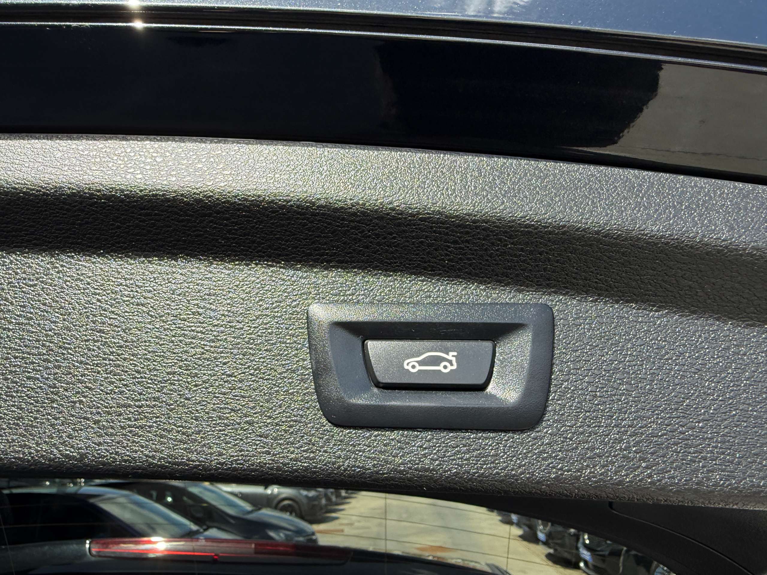 3181bf87-0ca2-436d-8a25-f38ca0207c1b17-bmw-x2-1-5i-136pk-automaat-navigatie-zetelverwarming-pdc.jpg