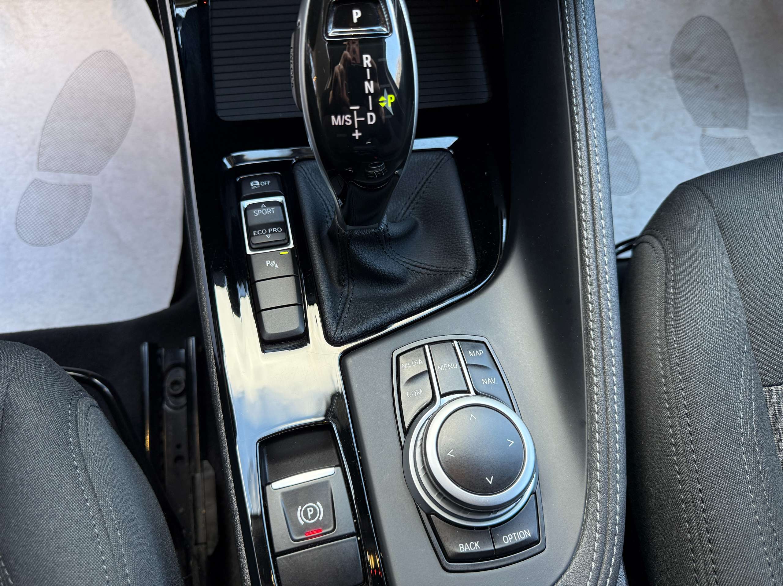 3181bf87-0ca2-436d-8a25-f38ca0207c1b25-bmw-x2-1-5i-136pk-automaat-navigatie-zetelverwarming-pdc.jpg