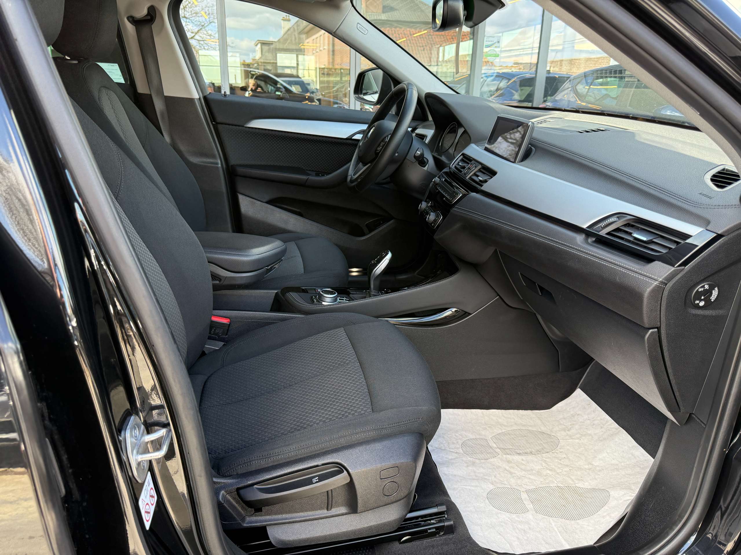 3181bf87-0ca2-436d-8a25-f38ca0207c1b29-bmw-x2-1-5i-136pk-automaat-navigatie-zetelverwarming-pdc.jpg