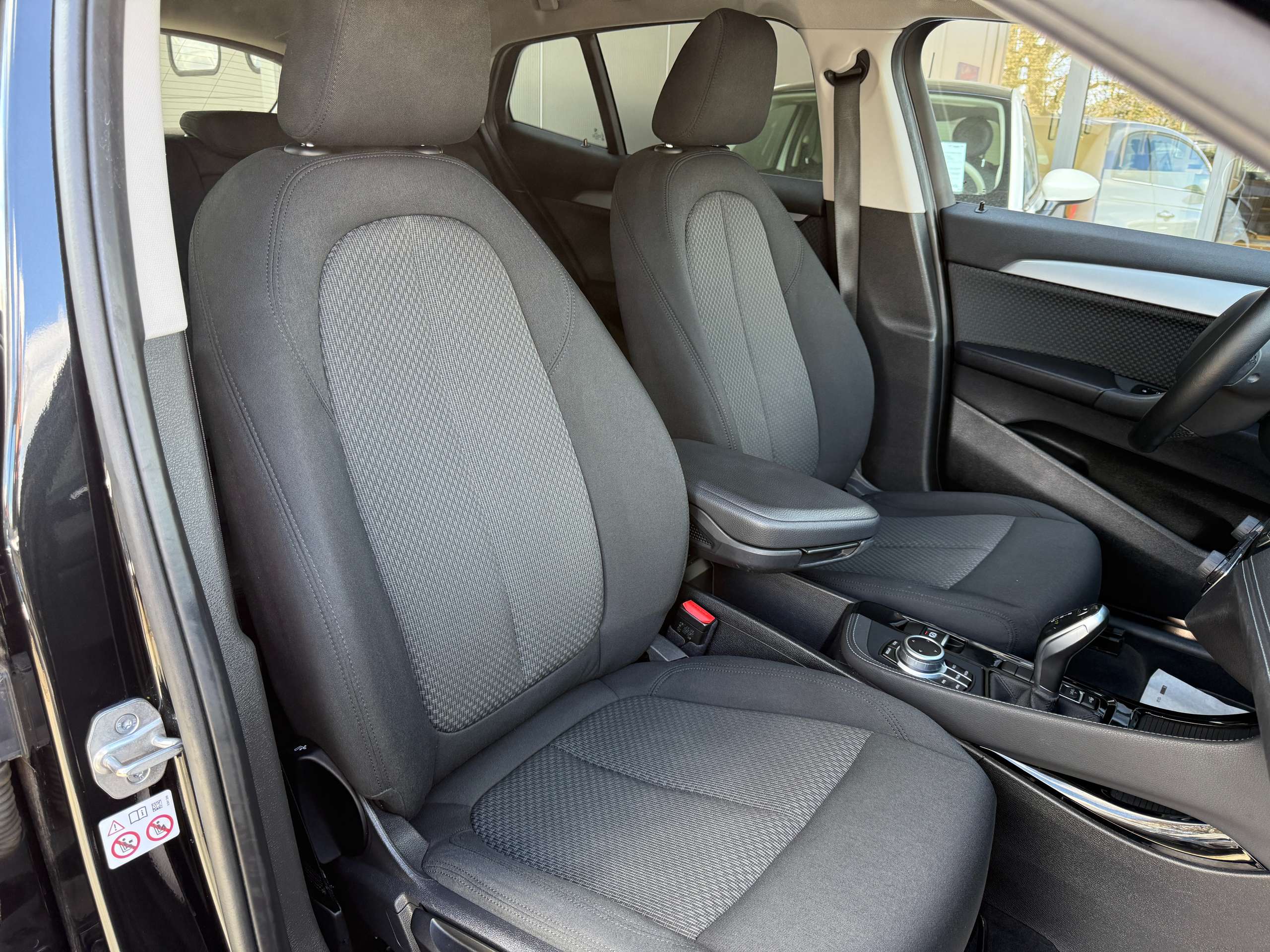 3181bf87-0ca2-436d-8a25-f38ca0207c1b30-bmw-x2-1-5i-136pk-automaat-navigatie-zetelverwarming-pdc.jpg