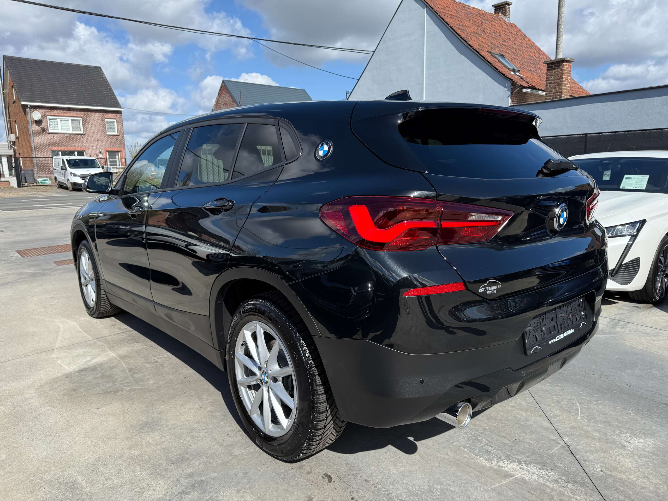 3181bf87-0ca2-436d-8a25-f38ca0207c1b7-bmw-x2-1-5i-136pk-automaat-navigatie-zetelverwarming-pdc.jpg