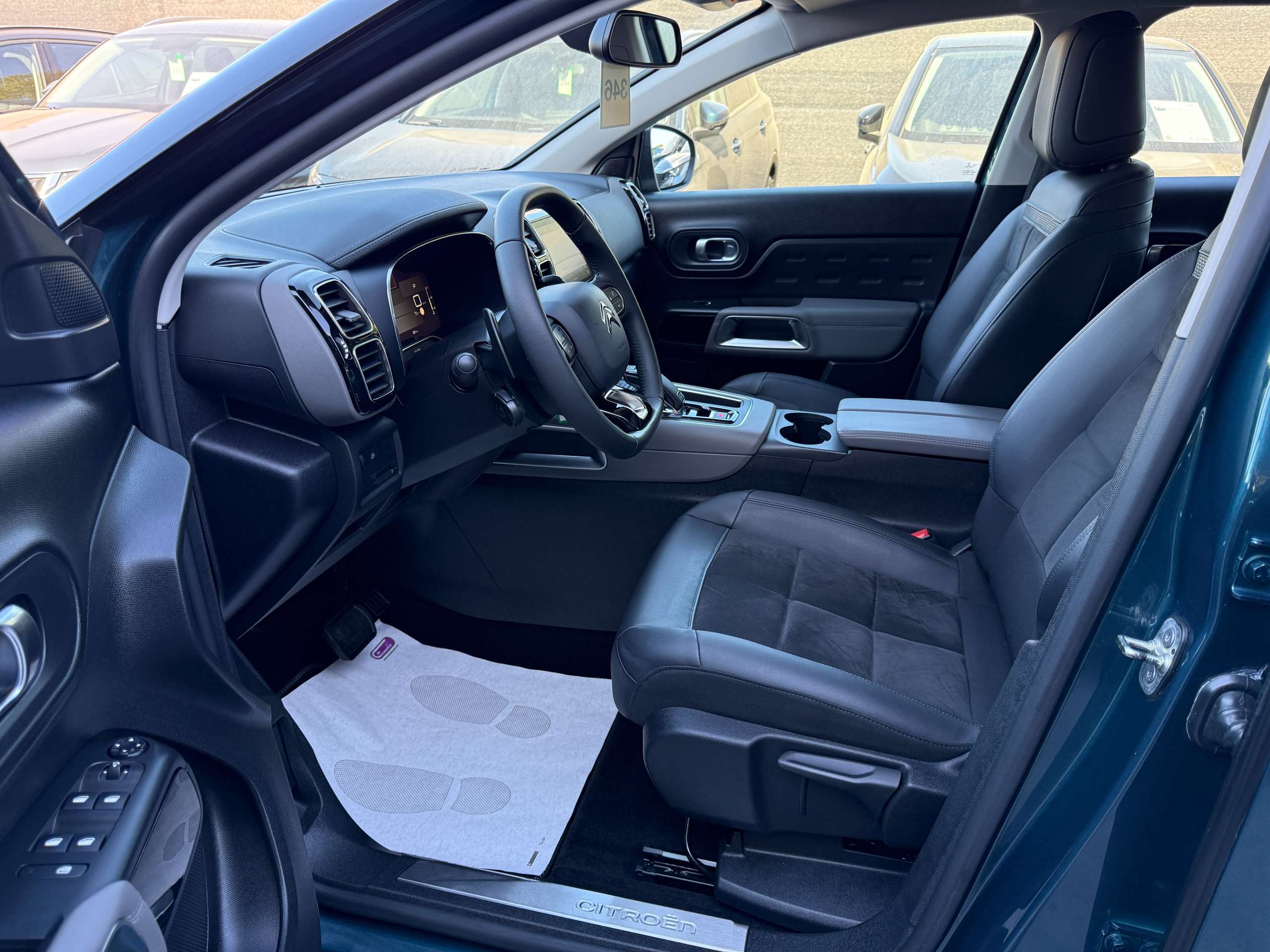3697a136-e0d7-420b-a00b-4c6e42b9b2ac11-citroen-c5-aircross-1-2i-130pk-automaat-navigatie-leder-camera-carplay-led-alu.jpg