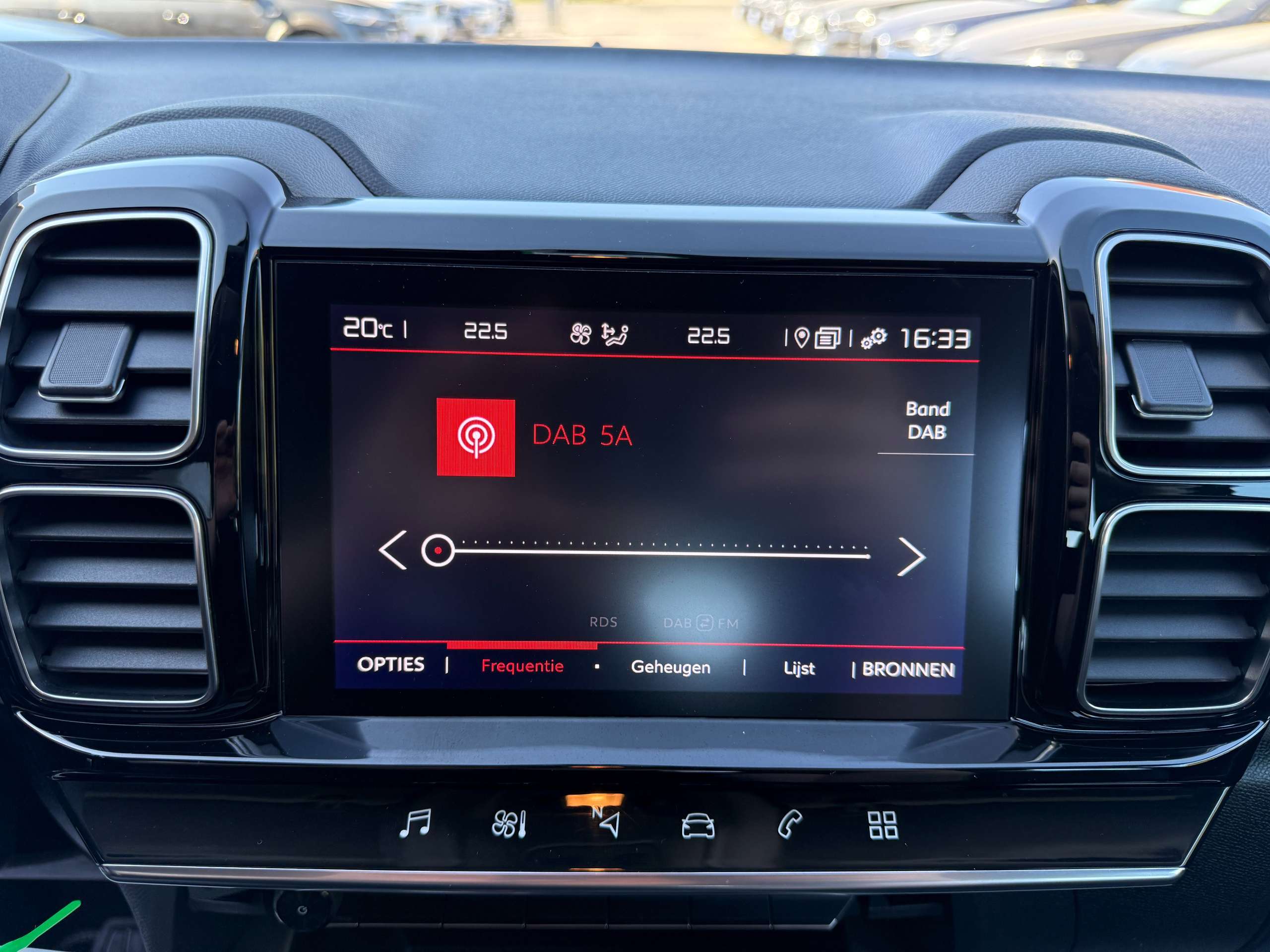 3697a136-e0d7-420b-a00b-4c6e42b9b2ac20-citroen-c5-aircross-1-2i-130pk-automaat-navigatie-leder-camera-carplay-led-alu.jpg