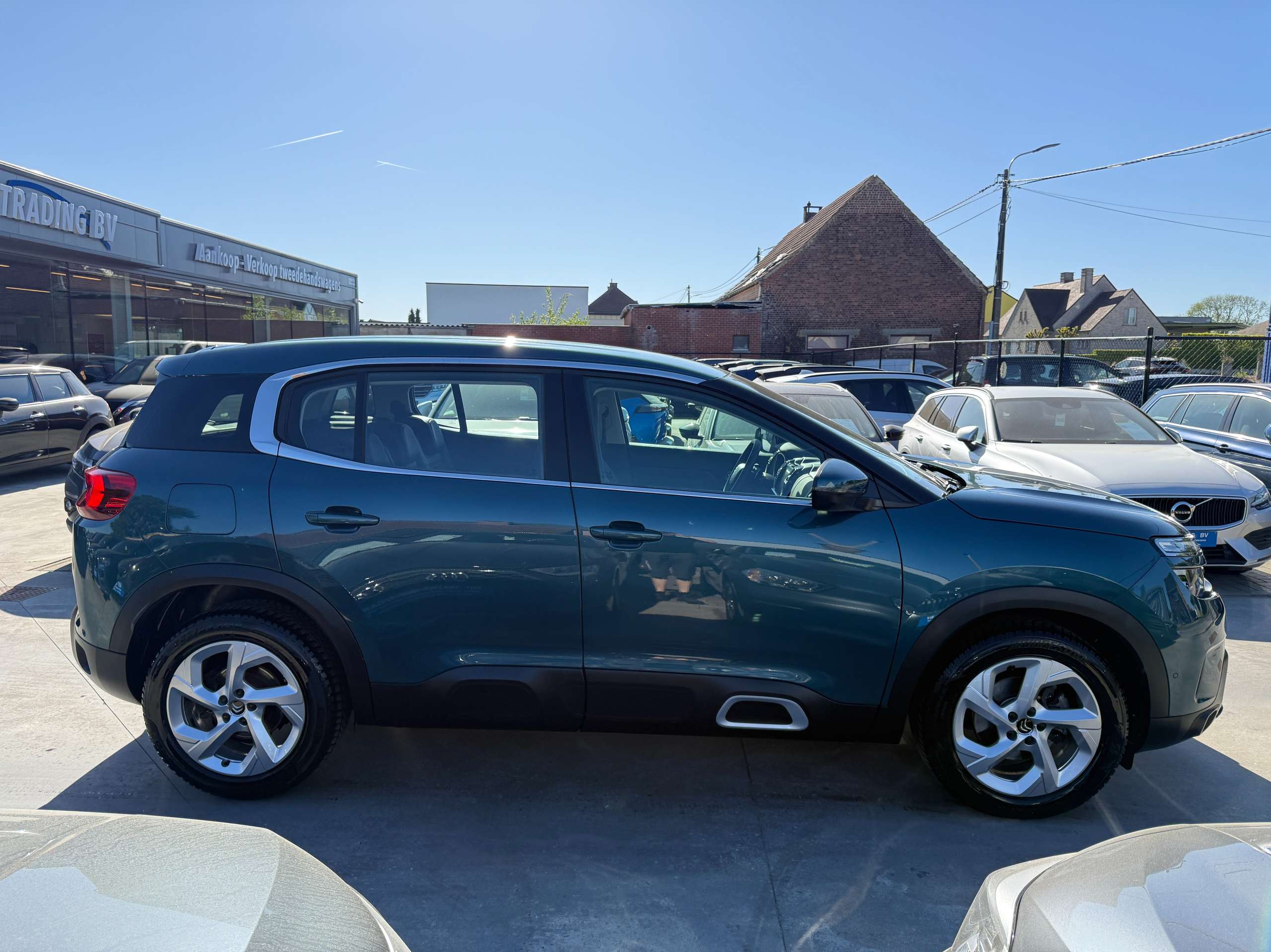 3697a136-e0d7-420b-a00b-4c6e42b9b2ac4-citroen-c5-aircross-1-2i-130pk-automaat-navigatie-leder-camera-carplay-led-alu.jpg