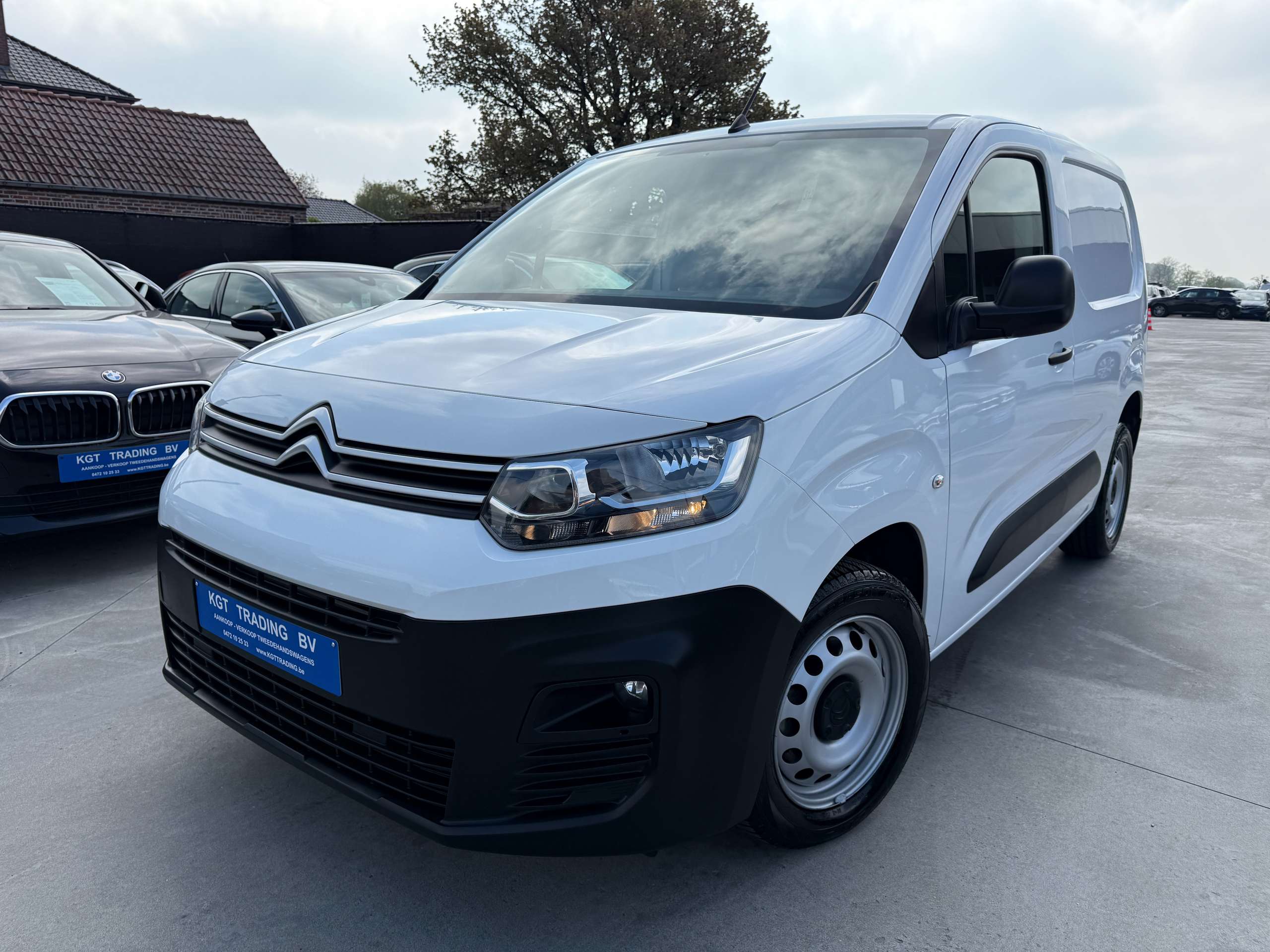 426c60bb-0bdb-4083-b284-42b4587f35221-citroen-berlingo-1-5-bluehdi-102pk-3-zit-bluetooth-pdc-carpass-airco.jpg