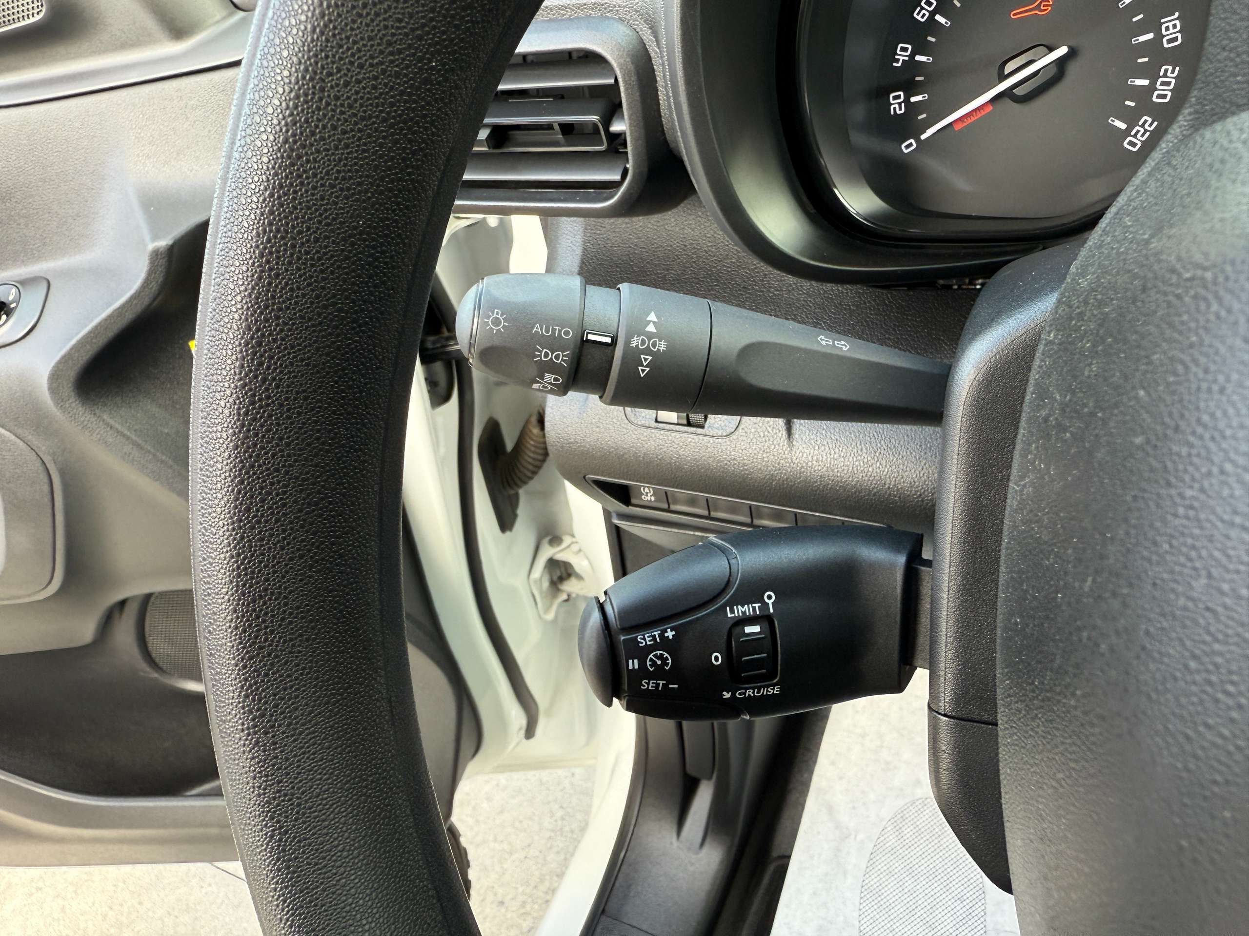 426c60bb-0bdb-4083-b284-42b4587f352218-citroen-berlingo-1-5-bluehdi-102pk-3-zit-bluetooth-pdc-carpass-airco.jpg