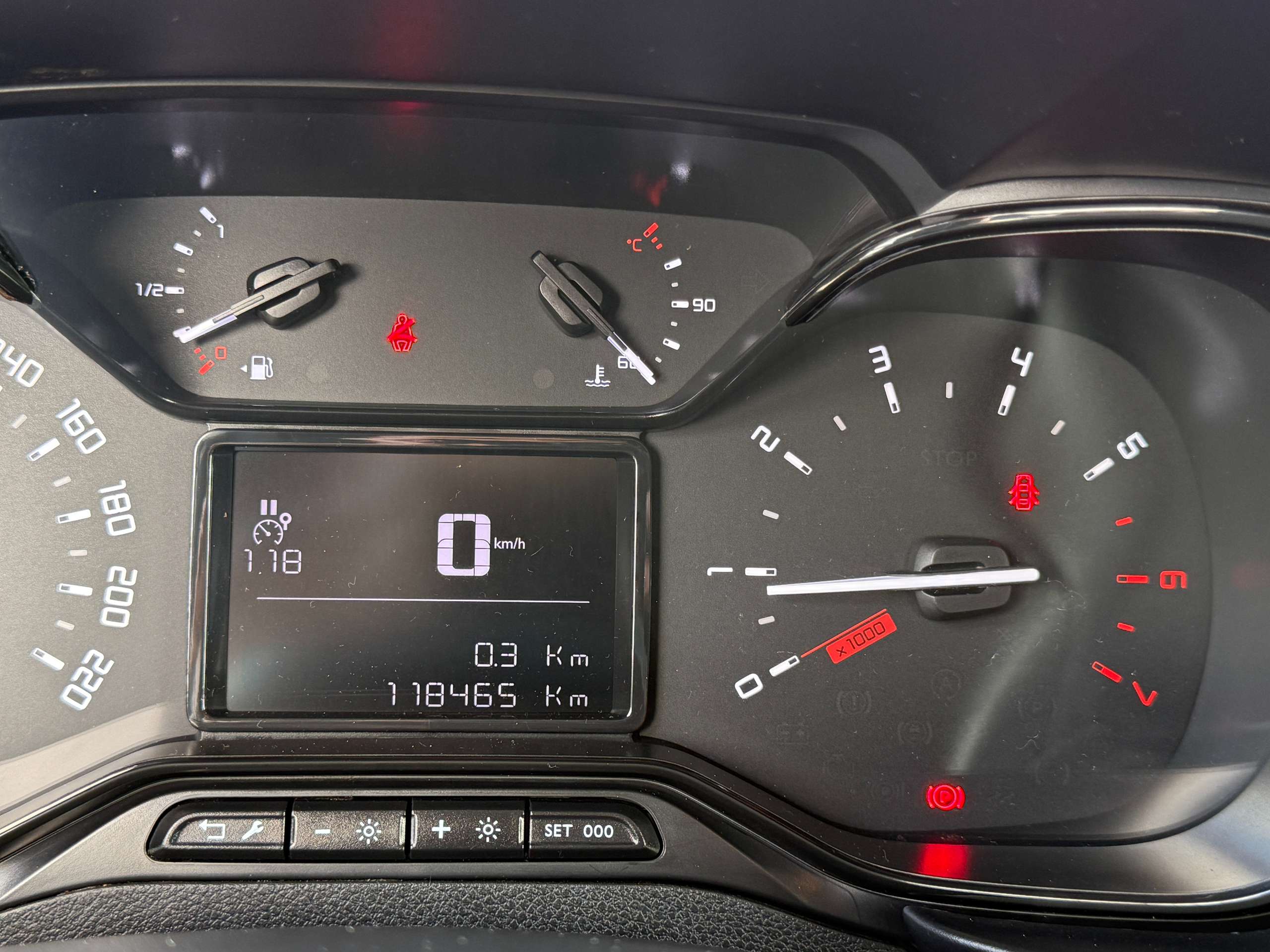 426c60bb-0bdb-4083-b284-42b4587f352219-citroen-berlingo-1-5-bluehdi-102pk-3-zit-bluetooth-pdc-carpass-airco.jpg
