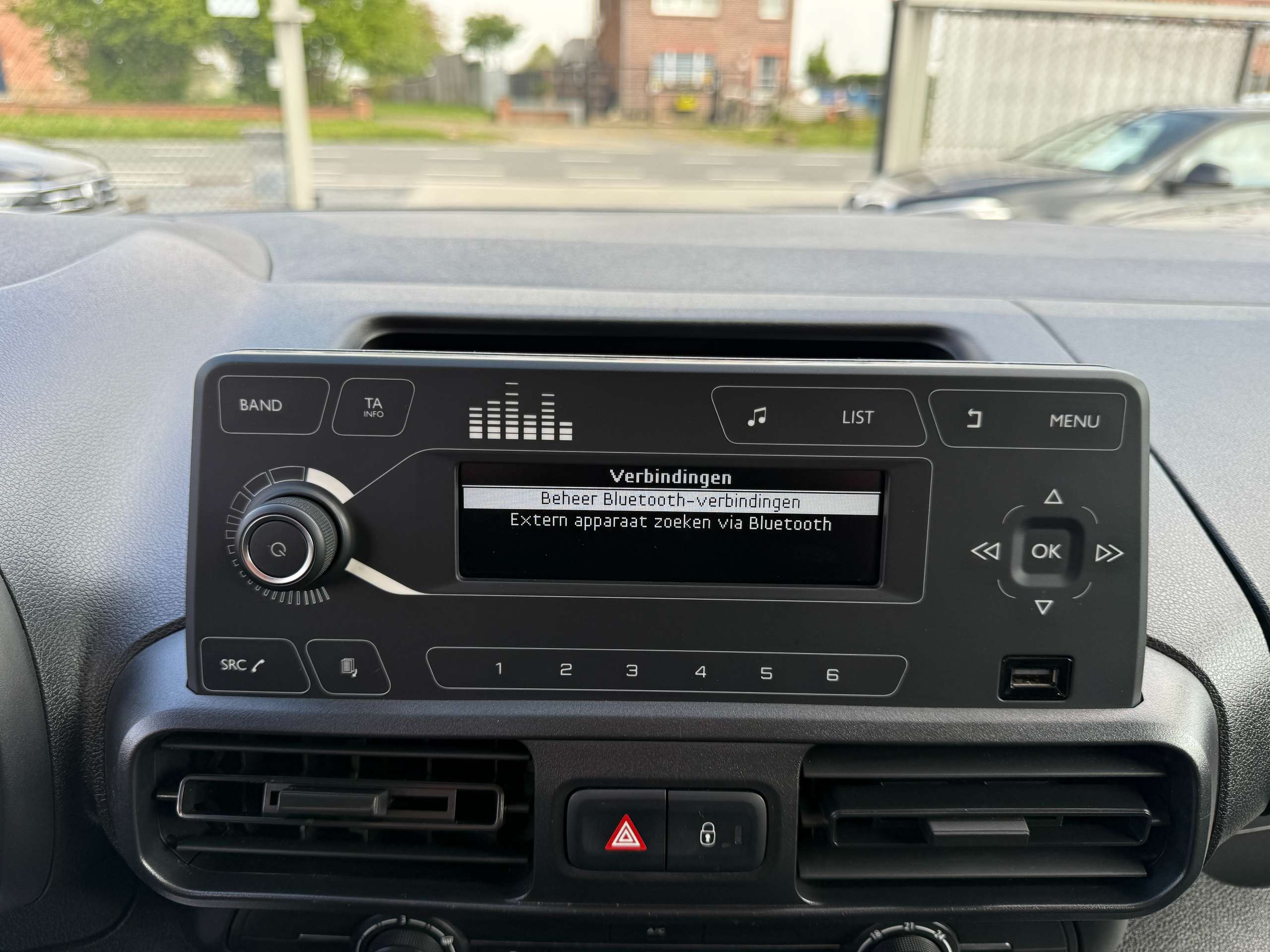 426c60bb-0bdb-4083-b284-42b4587f352221-citroen-berlingo-1-5-bluehdi-102pk-3-zit-bluetooth-pdc-carpass-airco.jpg