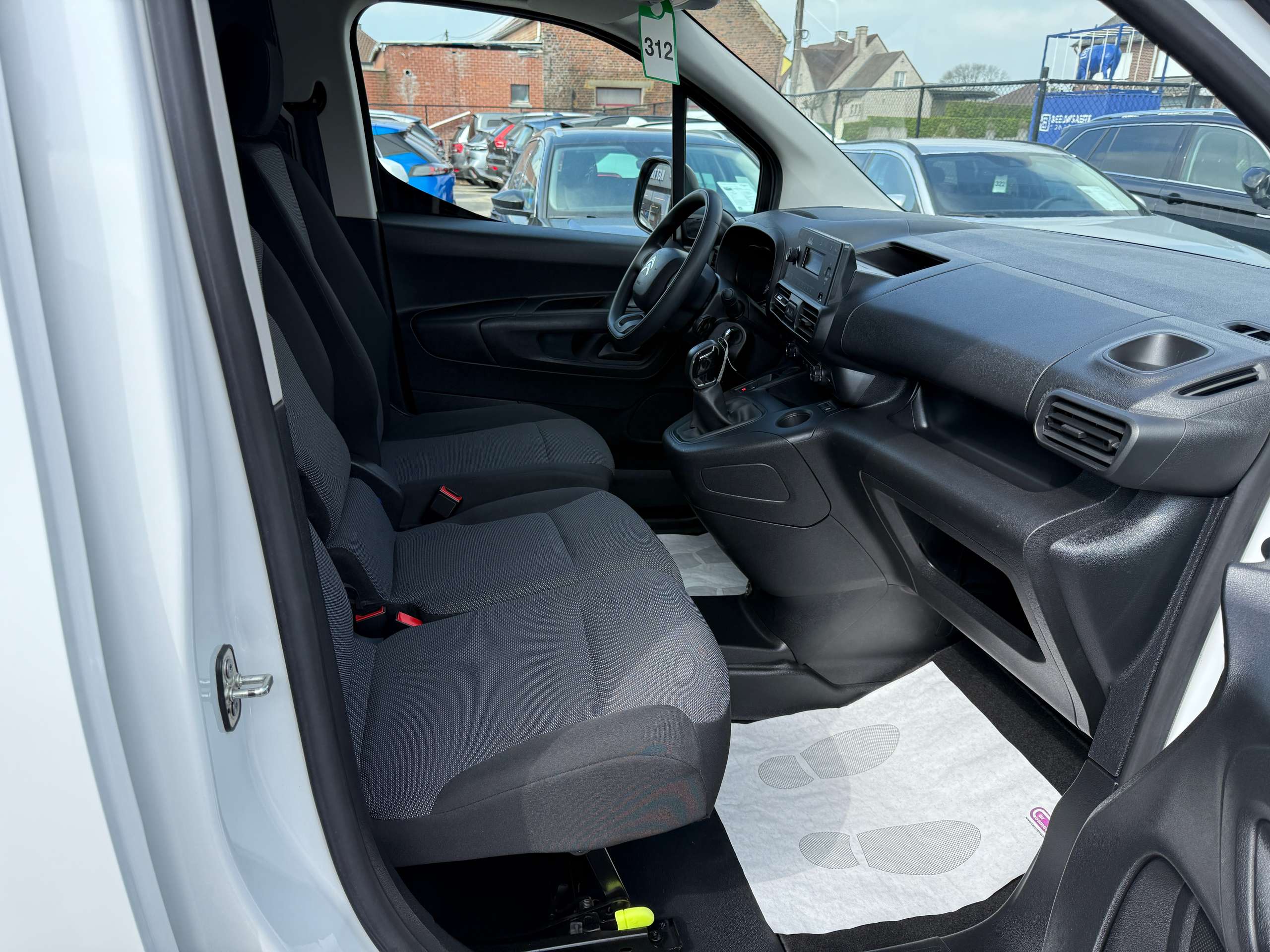 426c60bb-0bdb-4083-b284-42b4587f352222-citroen-berlingo-1-5-bluehdi-102pk-3-zit-bluetooth-pdc-carpass-airco.jpg