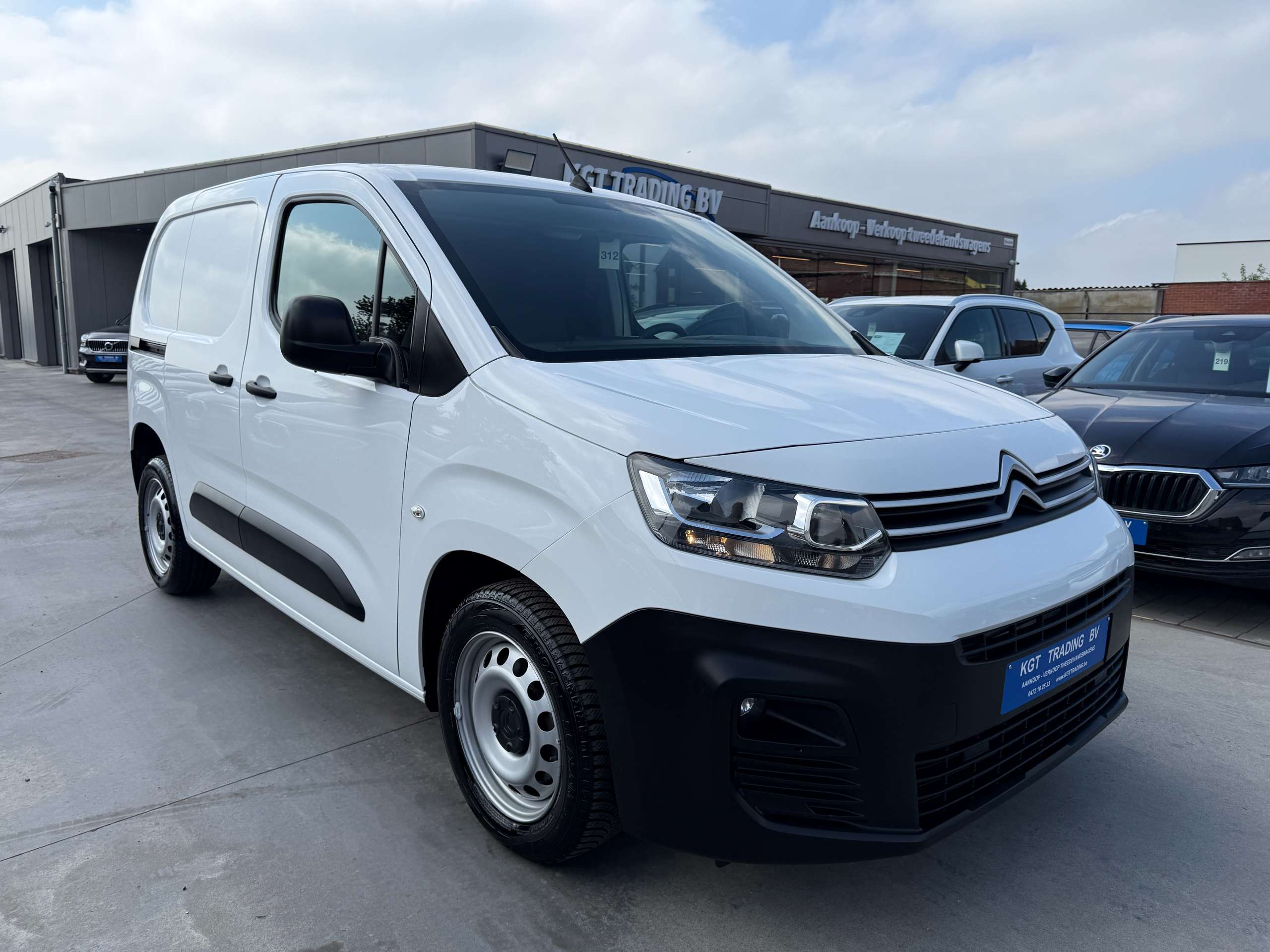 426c60bb-0bdb-4083-b284-42b4587f35223-citroen-berlingo-1-5-bluehdi-102pk-3-zit-bluetooth-pdc-carpass-airco.jpg