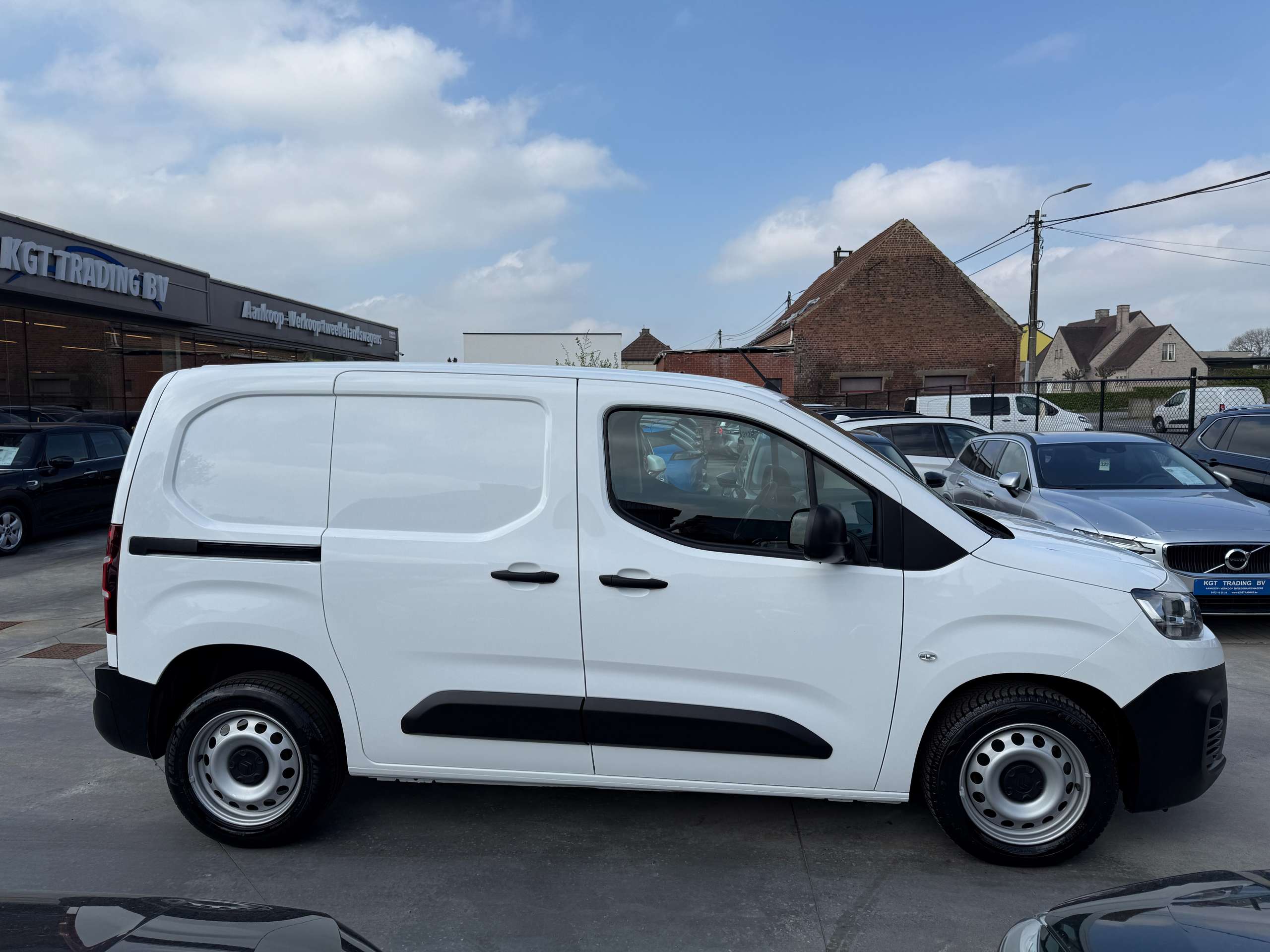 426c60bb-0bdb-4083-b284-42b4587f35224-citroen-berlingo-1-5-bluehdi-102pk-3-zit-bluetooth-pdc-carpass-airco.jpg