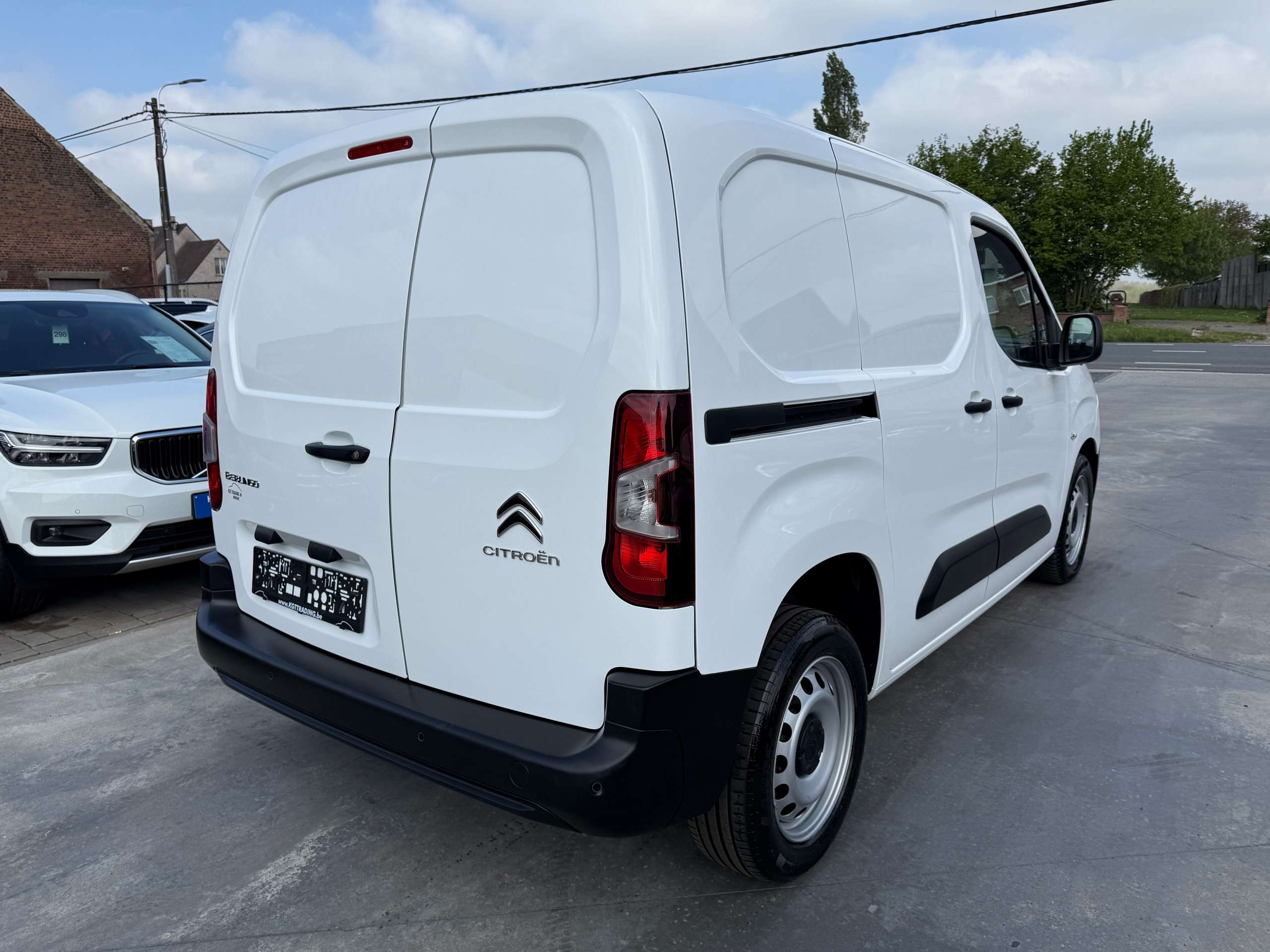 426c60bb-0bdb-4083-b284-42b4587f35225-citroen-berlingo-1-5-bluehdi-102pk-3-zit-bluetooth-pdc-carpass-airco.jpg