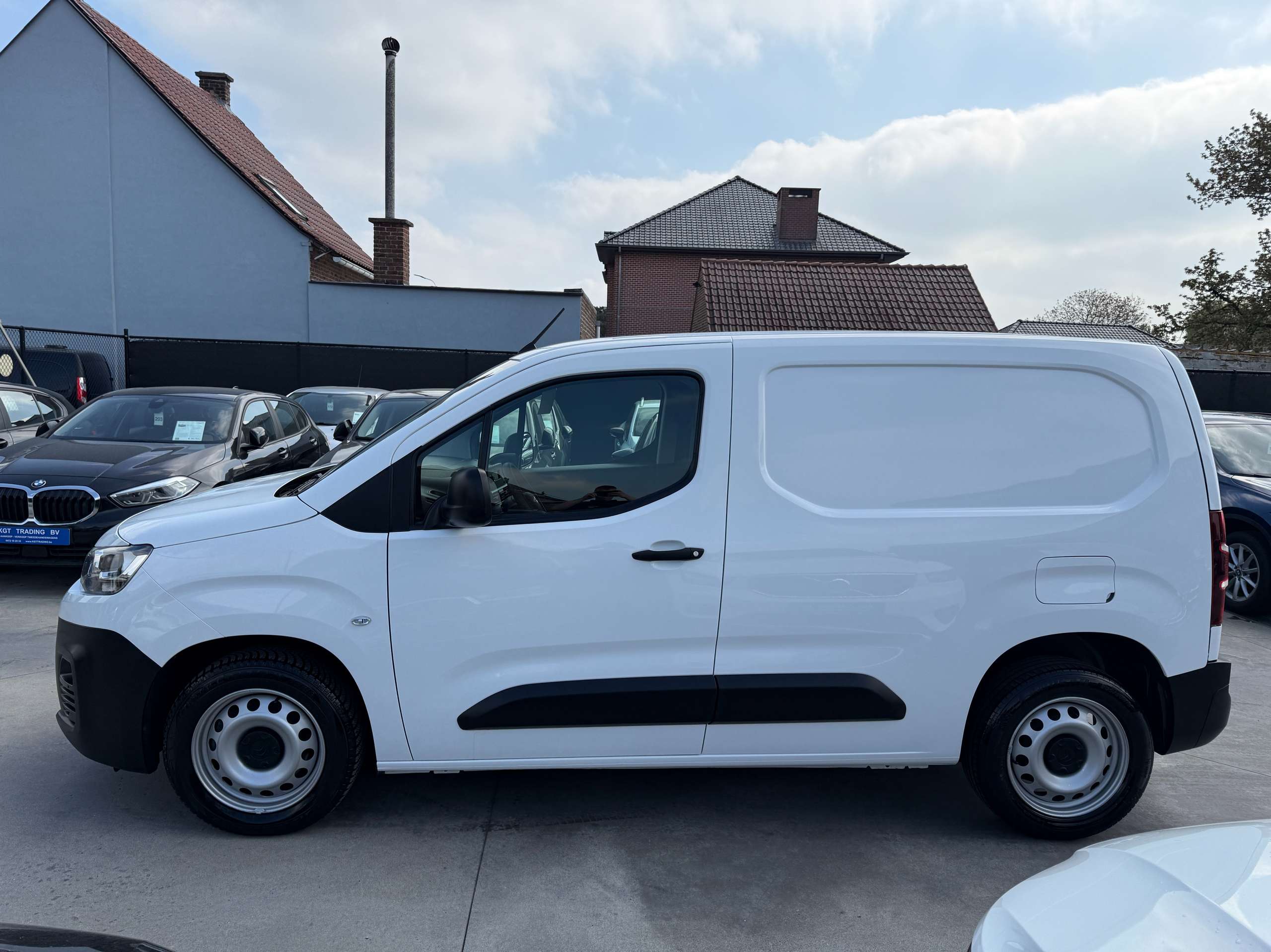 426c60bb-0bdb-4083-b284-42b4587f35228-citroen-berlingo-1-5-bluehdi-102pk-3-zit-bluetooth-pdc-carpass-airco.jpg