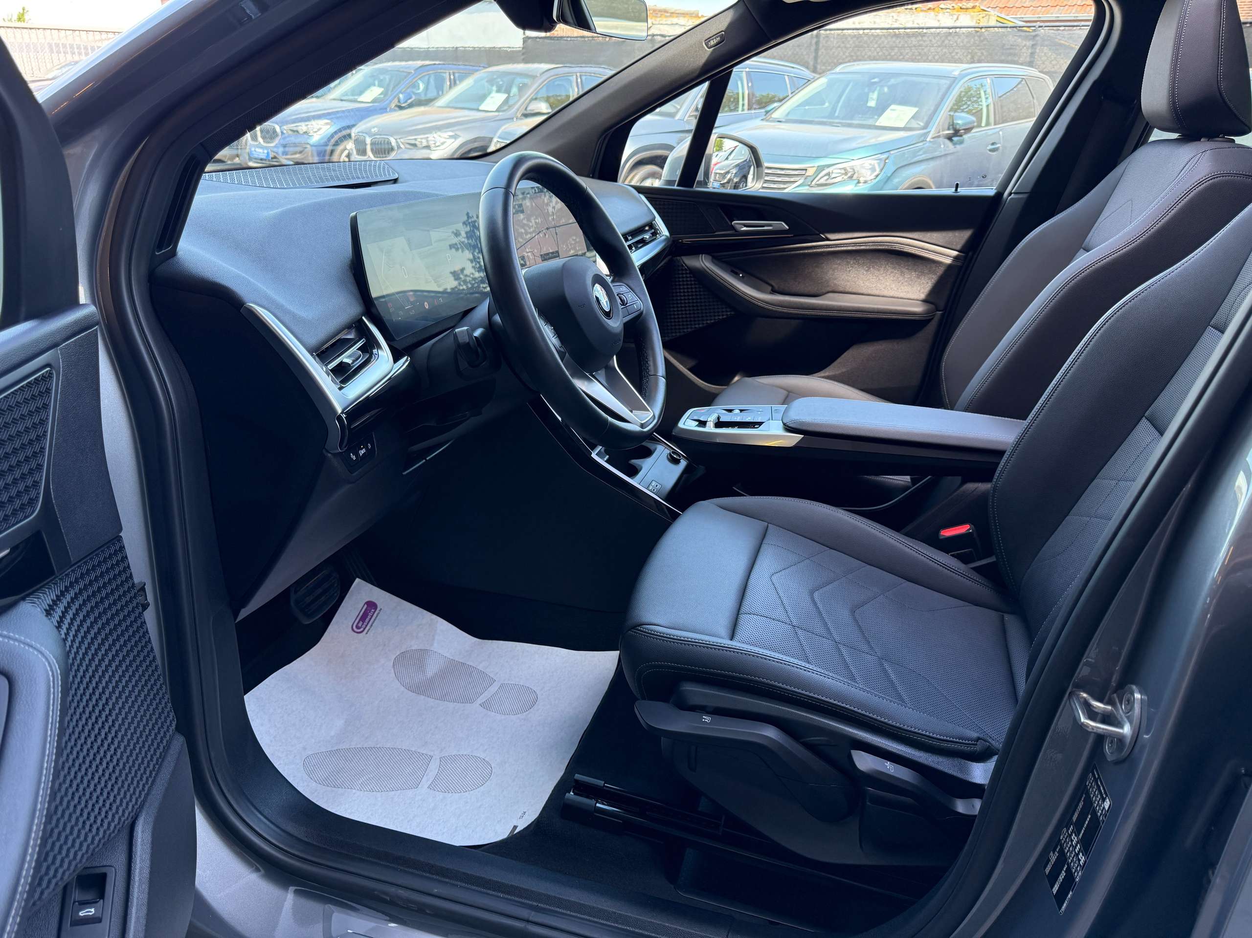 4b309a28-684a-4697-a31e-f3d713dfde3012-bmw-218-i-automaat-active-tourer-zwart-leder-opendak-camera-carplay.jpg