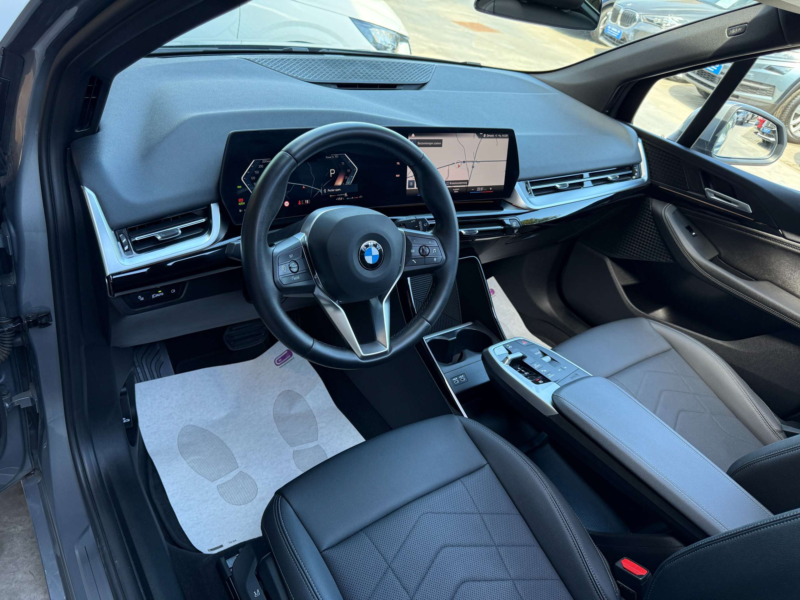 4b309a28-684a-4697-a31e-f3d713dfde3013-bmw-218-i-automaat-active-tourer-zwart-leder-opendak-camera-carplay.jpg
