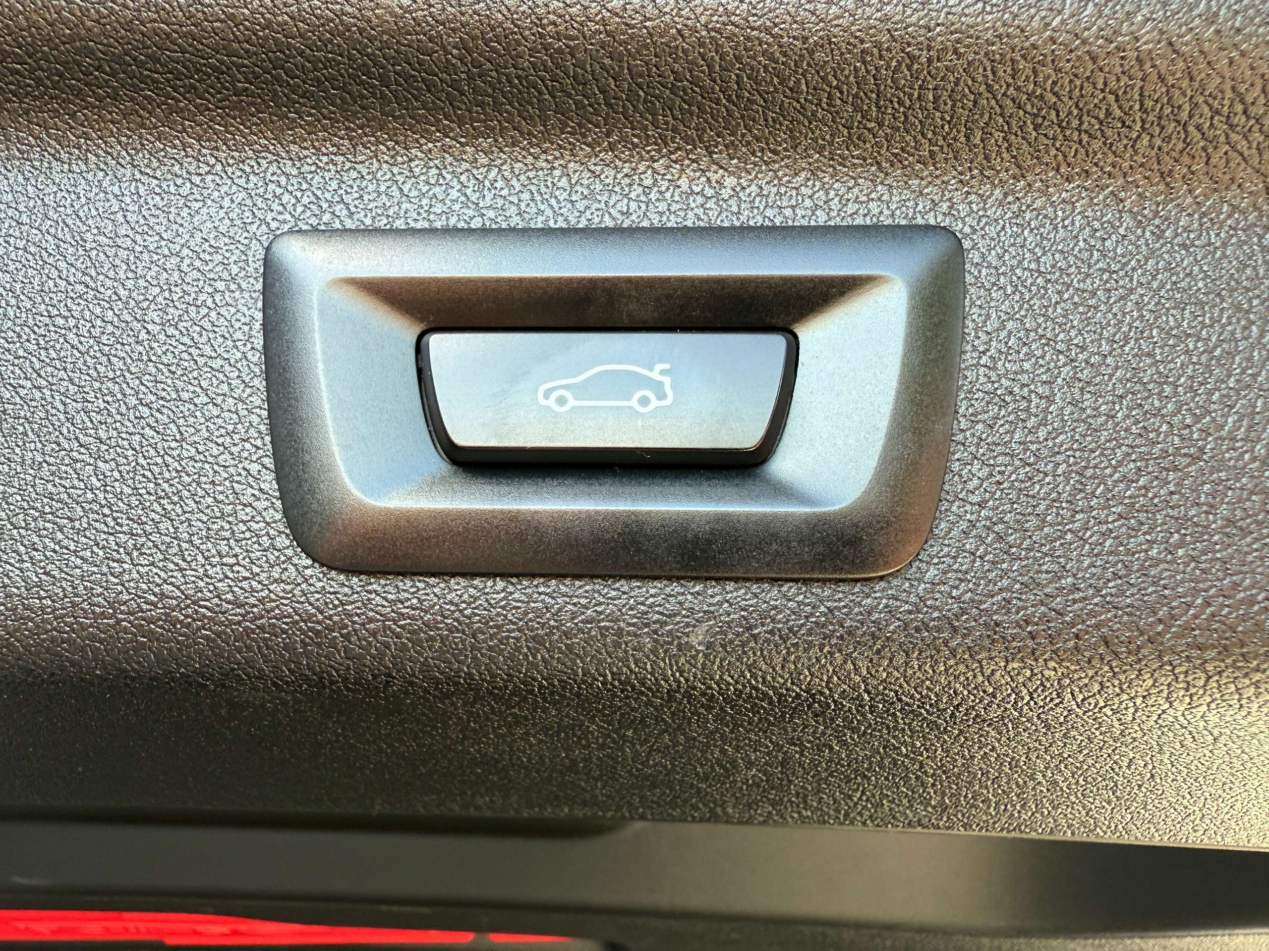 4b309a28-684a-4697-a31e-f3d713dfde3017-bmw-218-i-automaat-active-tourer-zwart-leder-opendak-camera-carplay.jpg