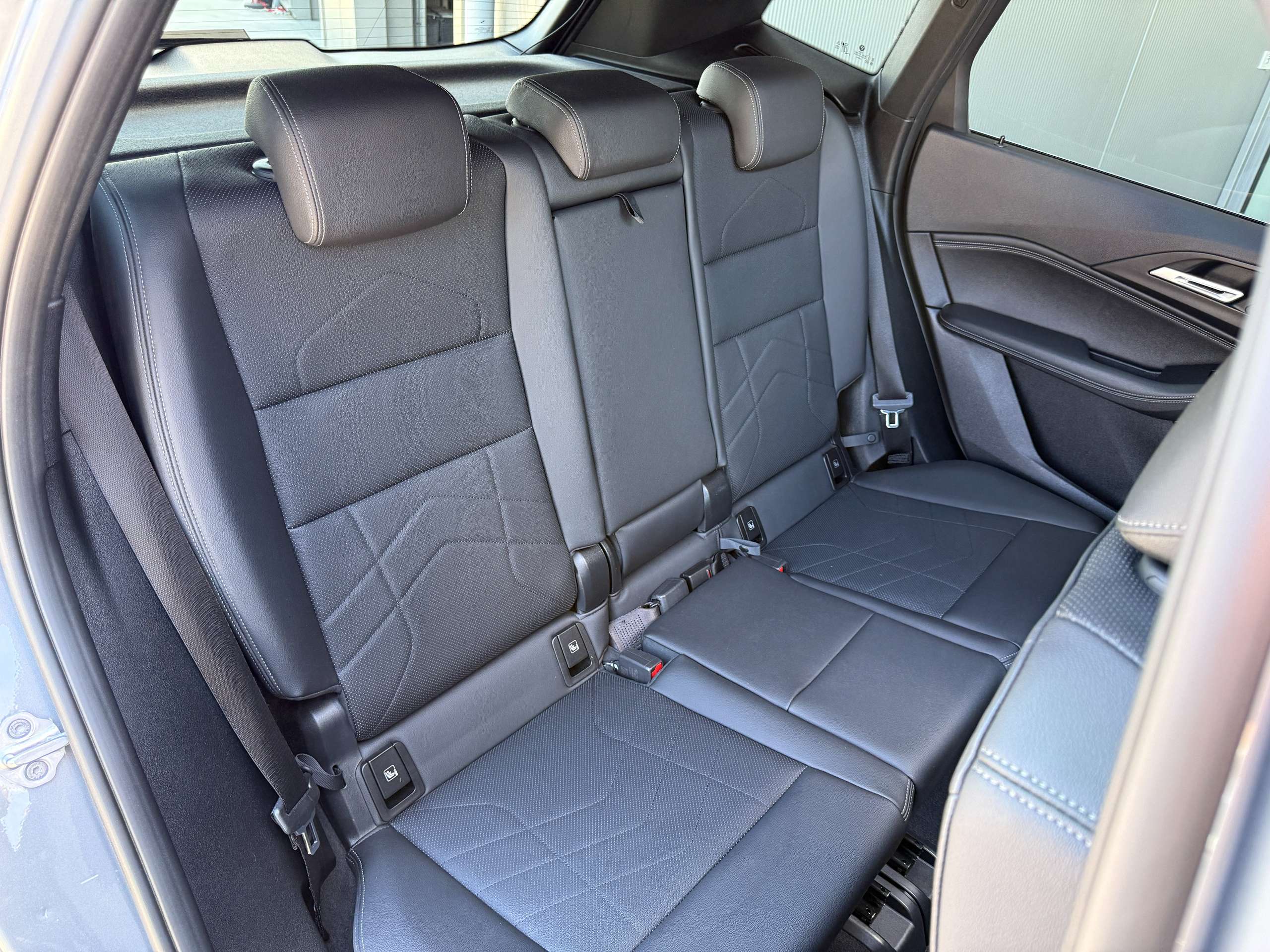 4b309a28-684a-4697-a31e-f3d713dfde3034-bmw-218-i-automaat-active-tourer-zwart-leder-opendak-camera-carplay.jpg