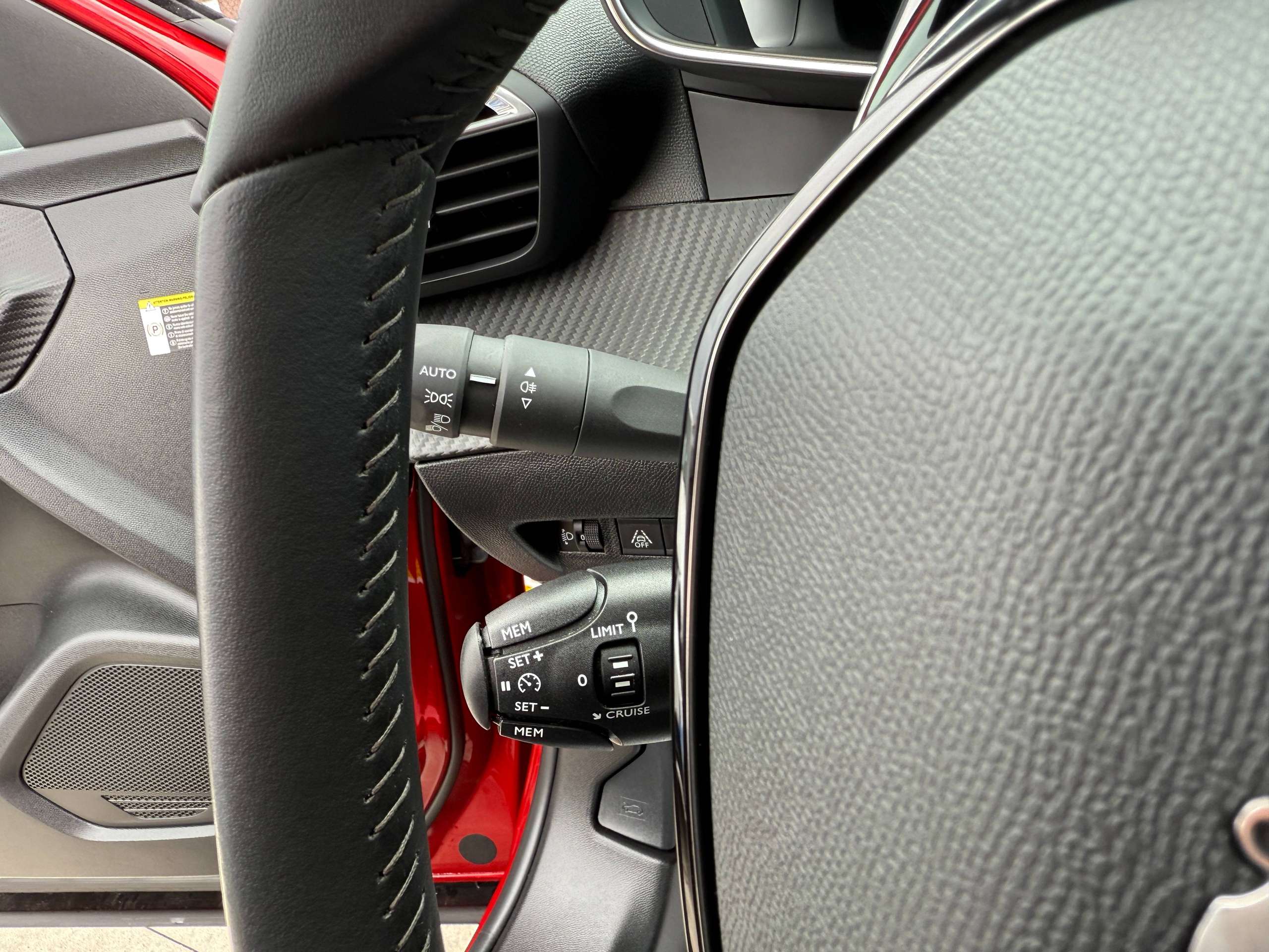54e709d8-25e0-42bf-b670-f90e3eb1665316-peugeot-2008-1-2i-full-led-camera-leder-navigatie-virtual-carplay.jpg