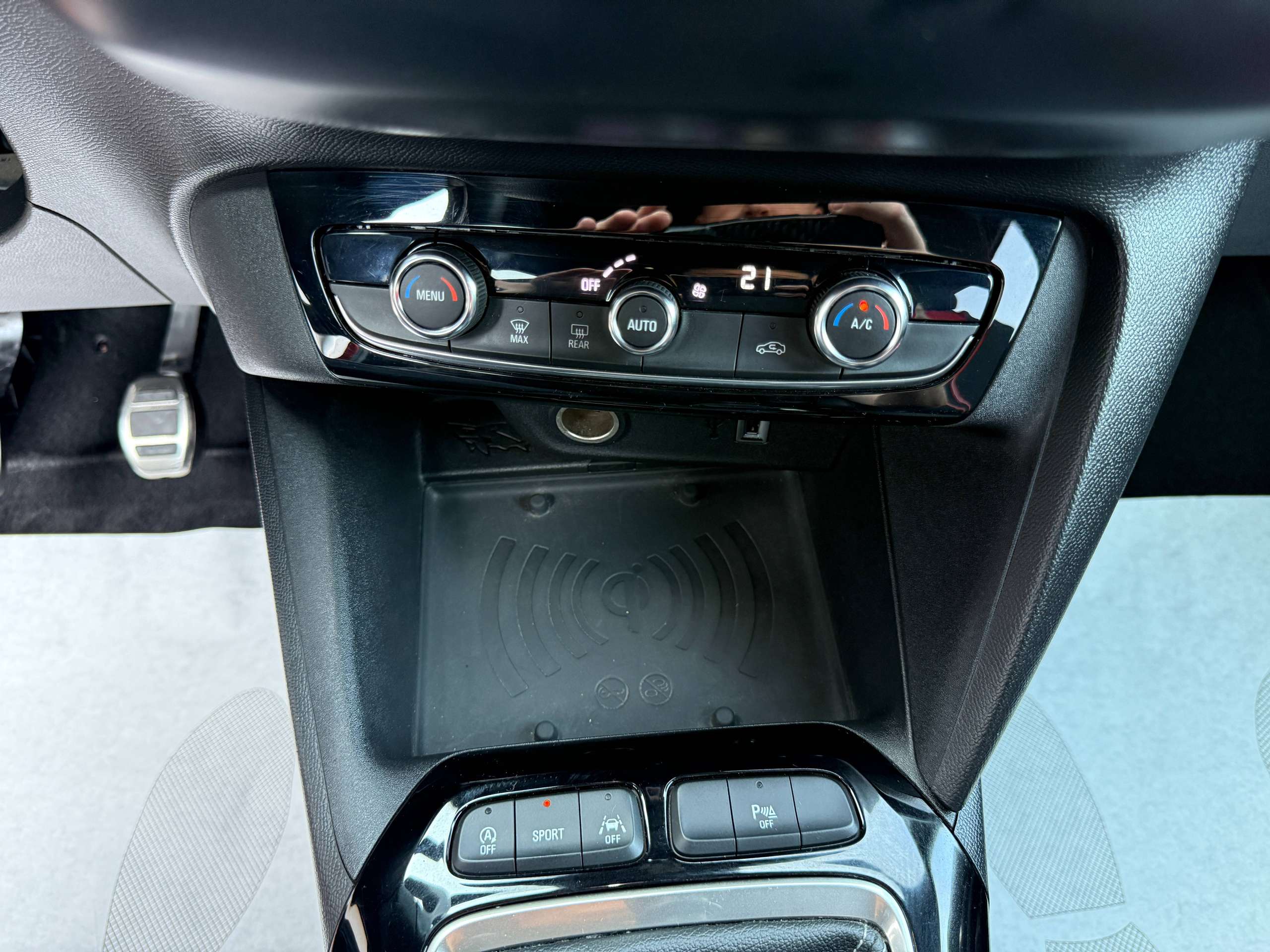 58283251-b2a1-4fdf-b5f0-c9f1727778c121-opel-corsa-1-2i-turbo-100pk-gs-line-navigatie-sportzetels-camera-carplay-pdc.jpg