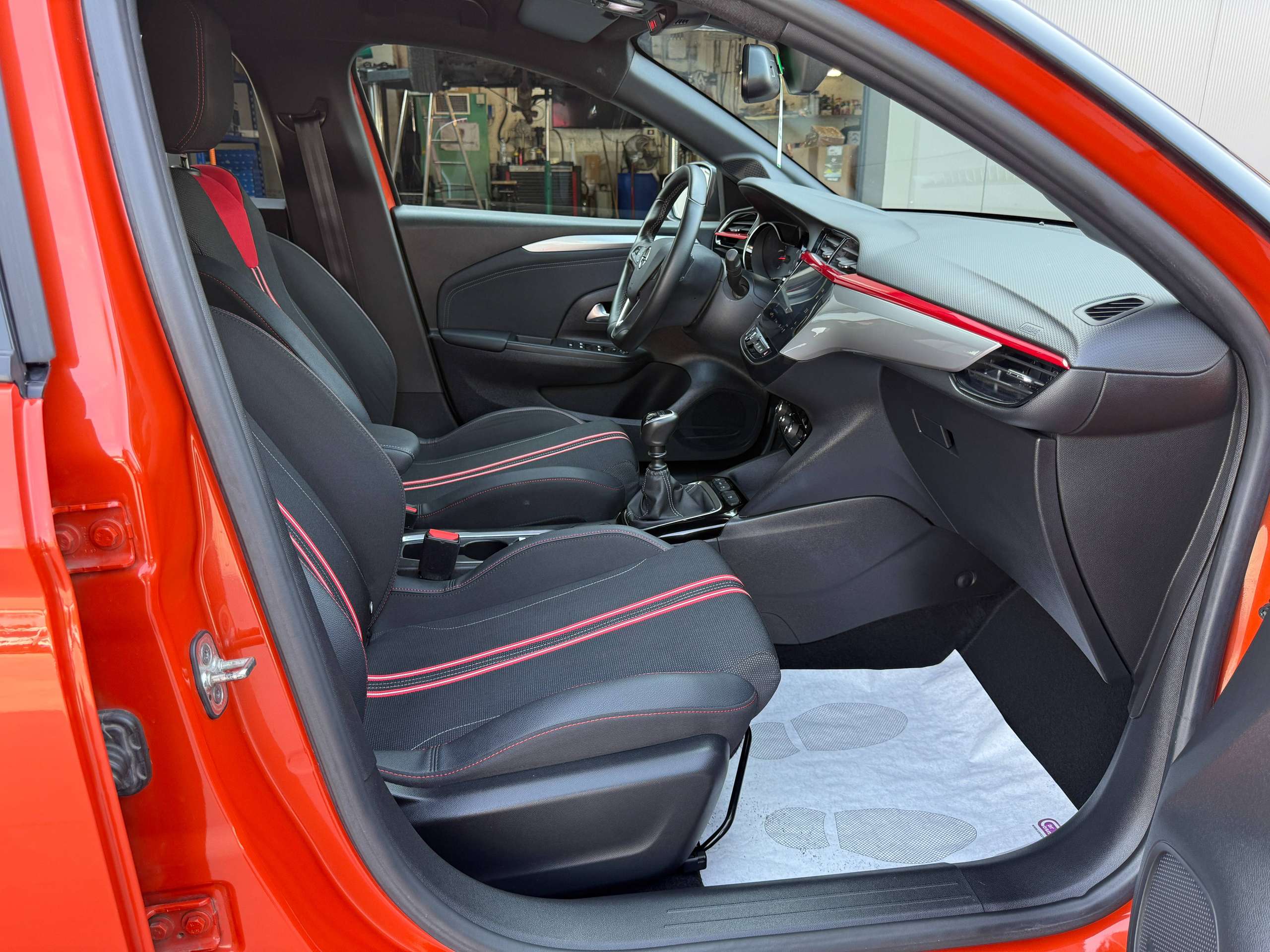 58283251-b2a1-4fdf-b5f0-c9f1727778c128-opel-corsa-1-2i-turbo-100pk-gs-line-navigatie-sportzetels-camera-carplay-pdc.jpg