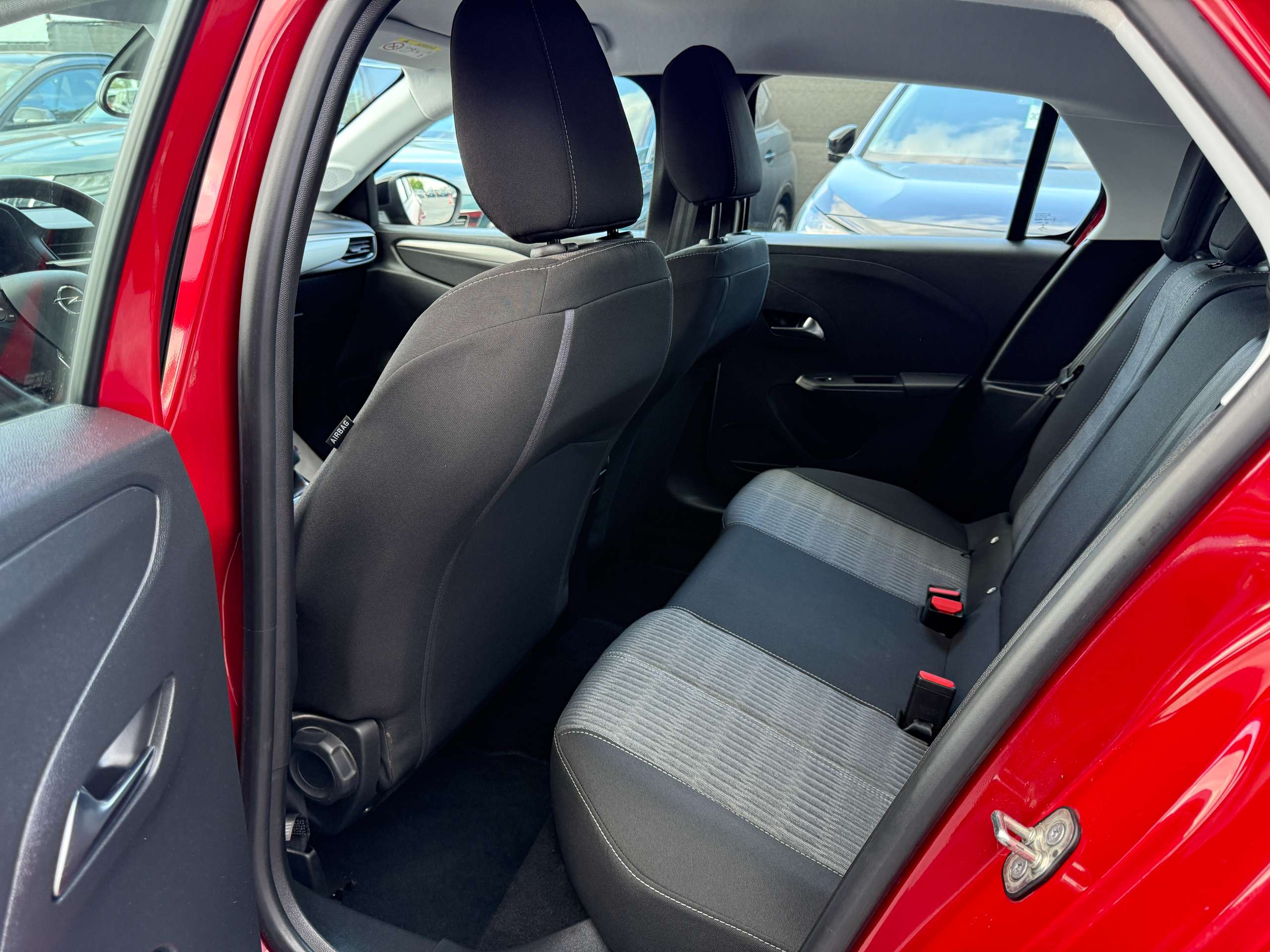 5a044244-5d6b-4c95-a30d-98389700c04912-opel-corsa-1-2i-5-deurs-navigatie-camera-carplay-pdc-alu-dab.jpg