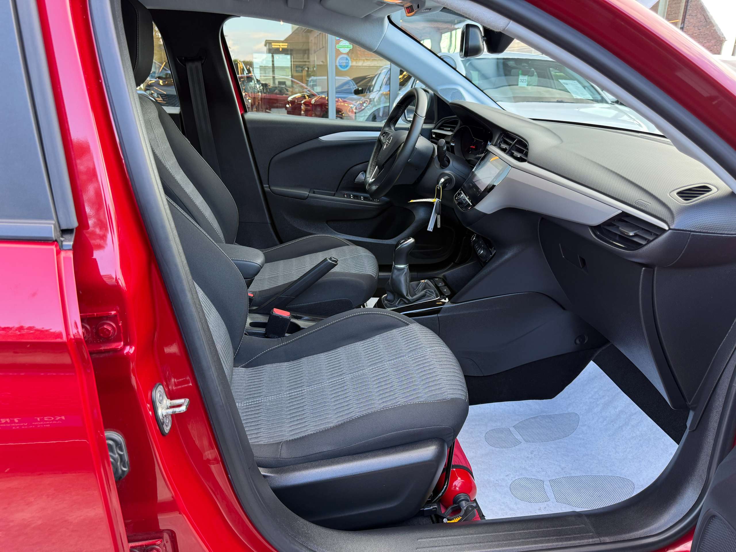 5a044244-5d6b-4c95-a30d-98389700c04924-opel-corsa-1-2i-5-deurs-navigatie-camera-carplay-pdc-alu-dab.jpg