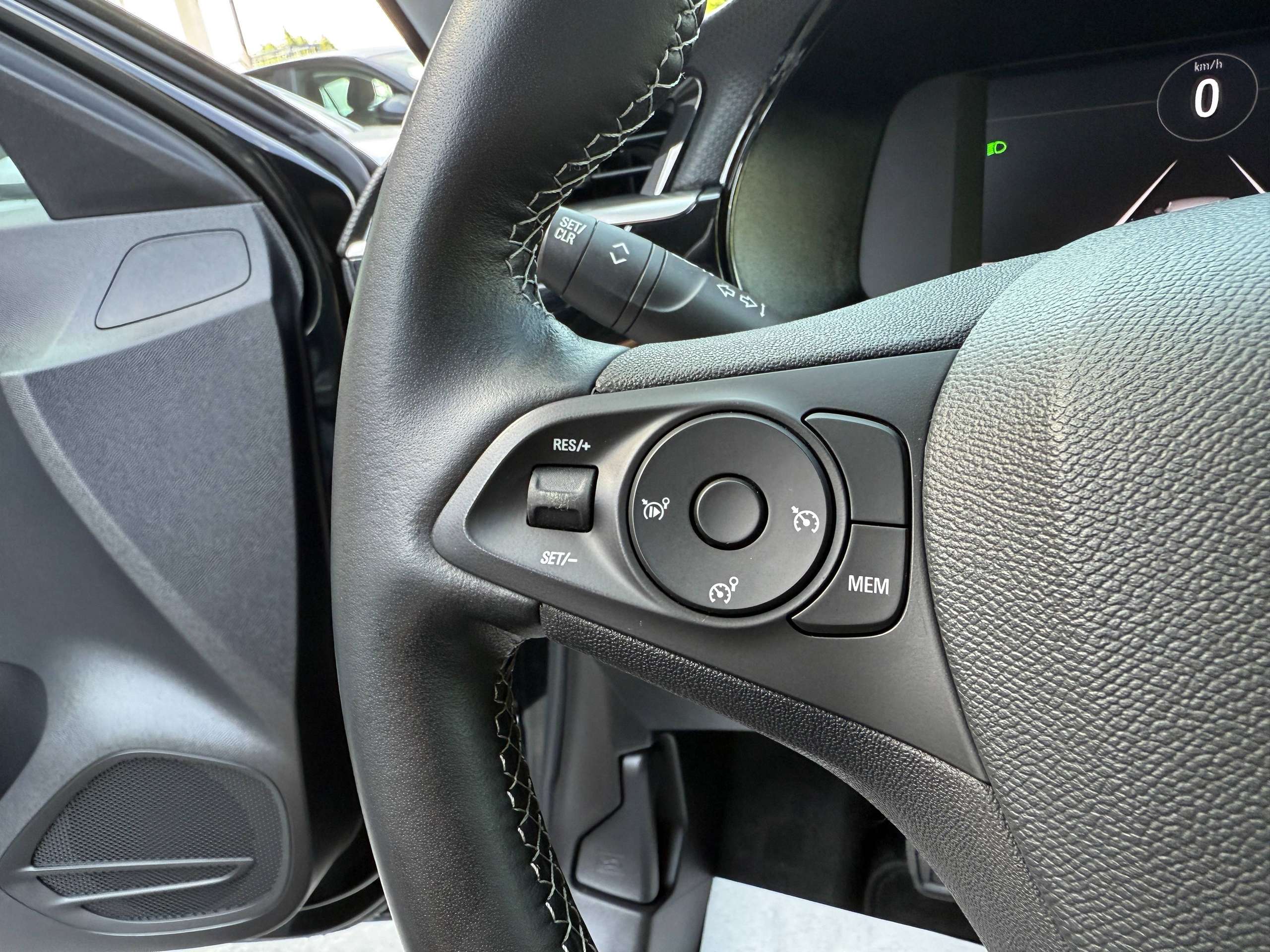 676bd585-6d82-4322-90e7-0f26b82c79a017-opel-corsa-1-2i-elegance-full-led-carplay-virtual-camera-alu-bluetooth.jpg