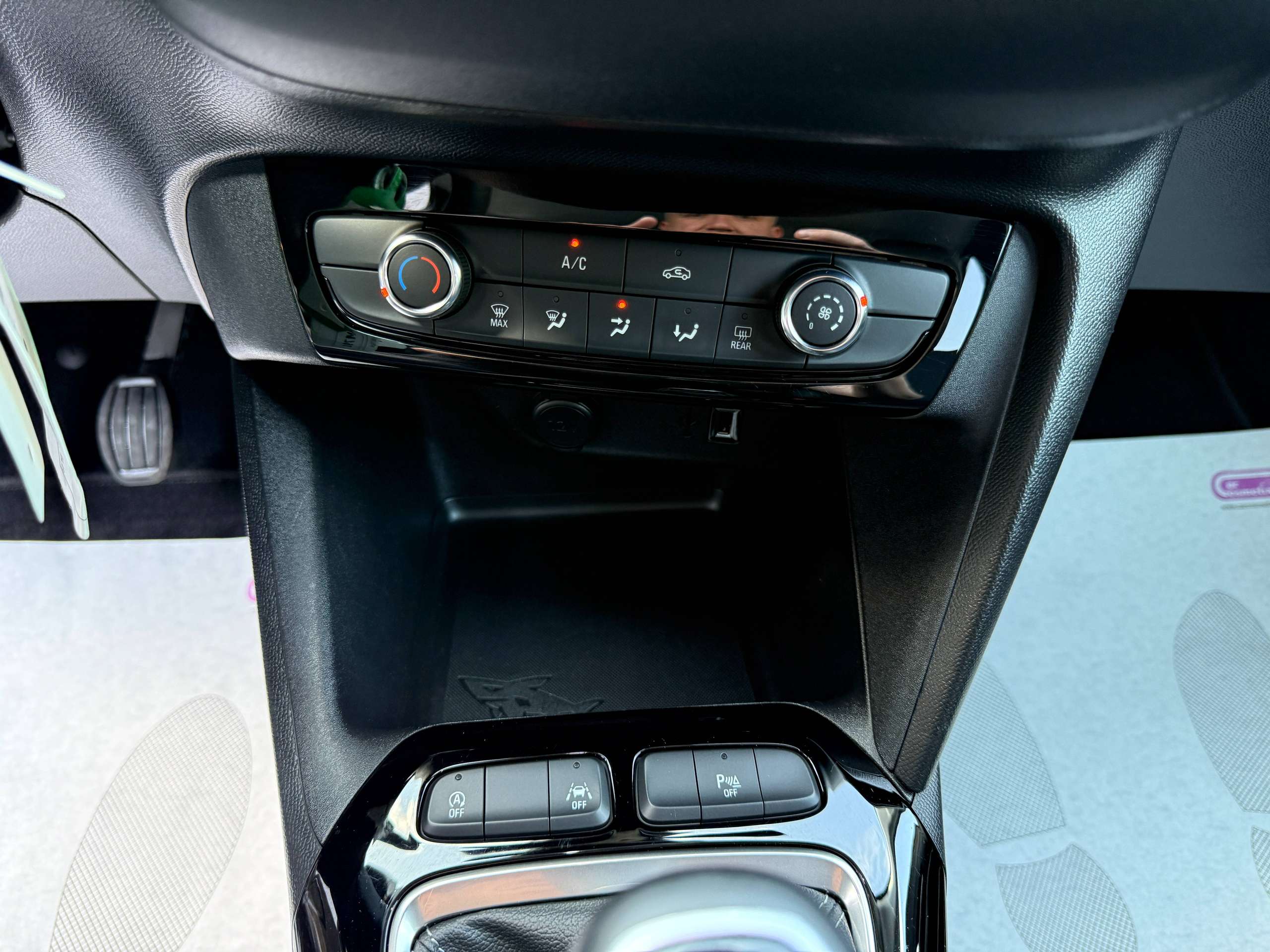 676bd585-6d82-4322-90e7-0f26b82c79a020-opel-corsa-1-2i-elegance-full-led-carplay-virtual-camera-alu-bluetooth.jpg