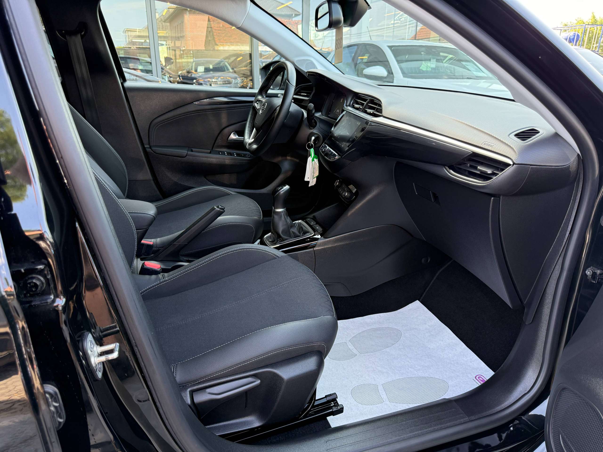 676bd585-6d82-4322-90e7-0f26b82c79a025-opel-corsa-1-2i-elegance-full-led-carplay-virtual-camera-alu-bluetooth.jpg