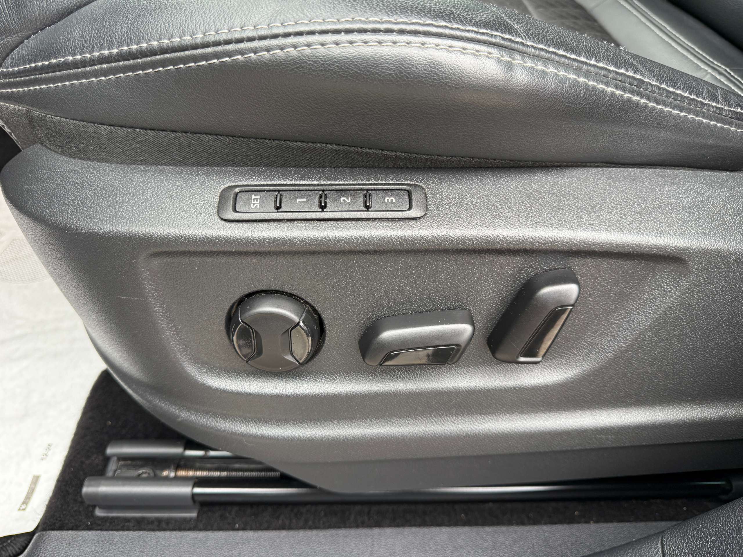 696c9925-aef3-4831-bf7f-8e686c03168716-skoda-kodiaq-1-4-tsi-4x4-navi-leder-camera-xenon-carplay-led.jpg