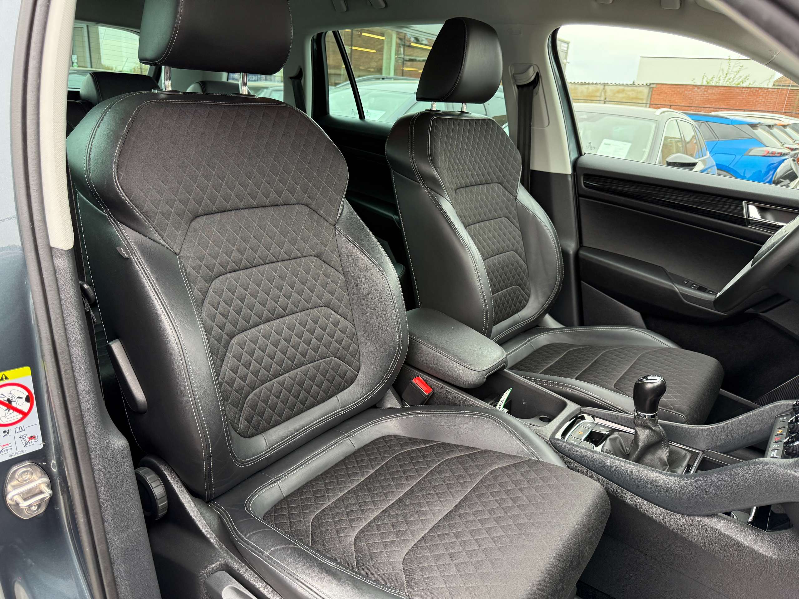 696c9925-aef3-4831-bf7f-8e686c03168732-skoda-kodiaq-1-4-tsi-4x4-navi-leder-camera-xenon-carplay-led.jpg