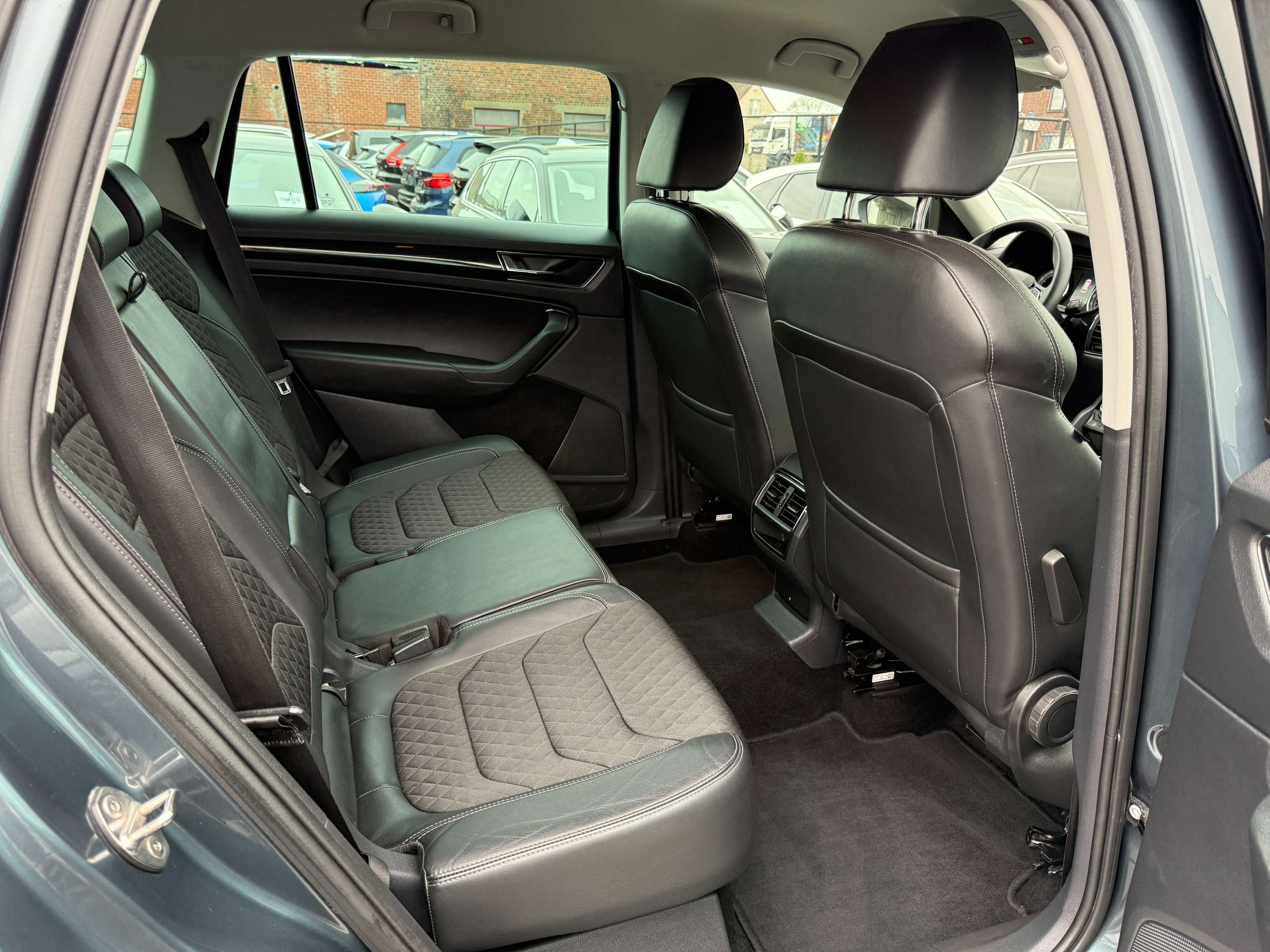 696c9925-aef3-4831-bf7f-8e686c03168734-skoda-kodiaq-1-4-tsi-4x4-navi-leder-camera-xenon-carplay-led.jpg